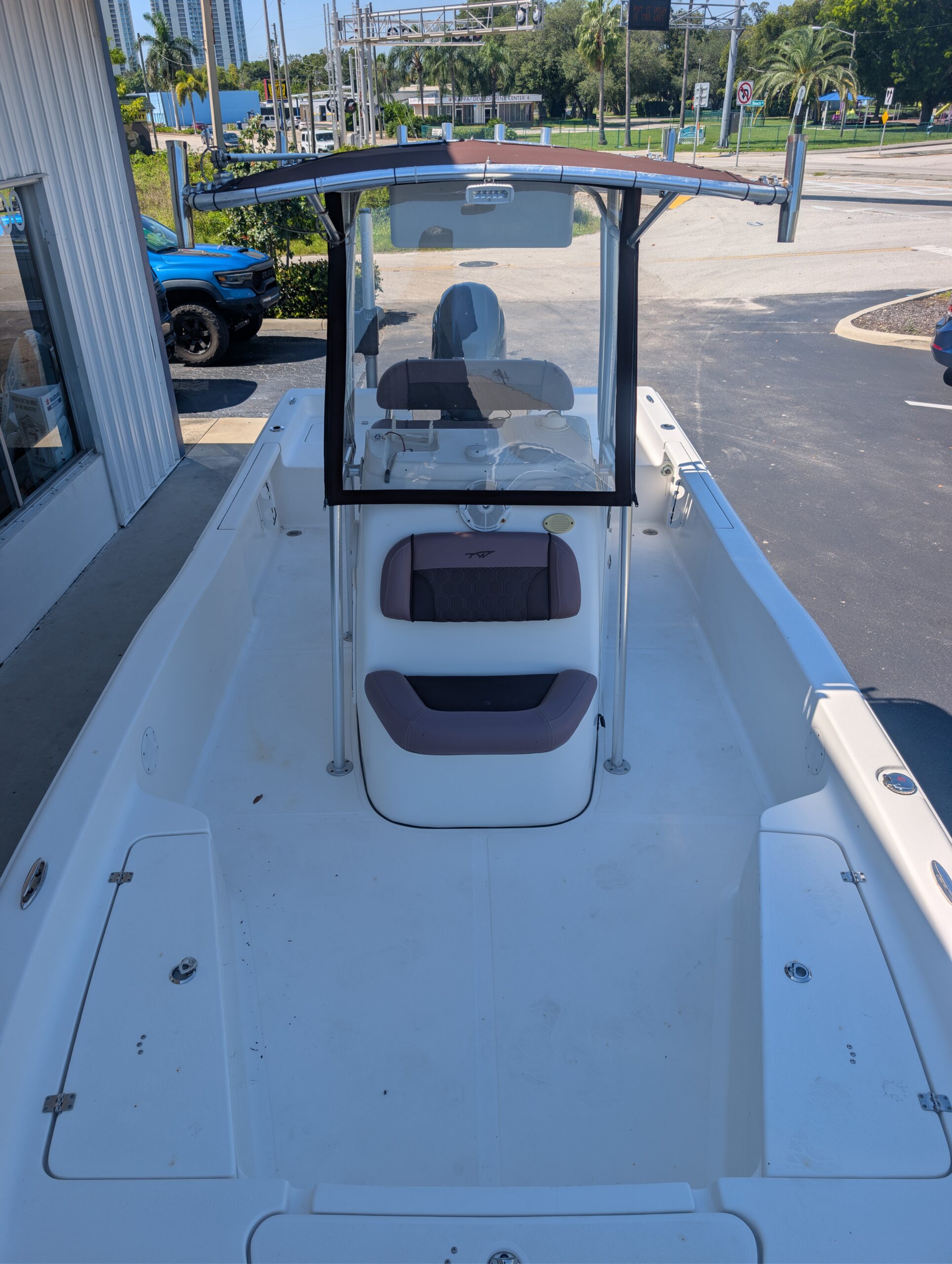 2017-Tidewater-2400__U-TWFB111-C_14.jpg