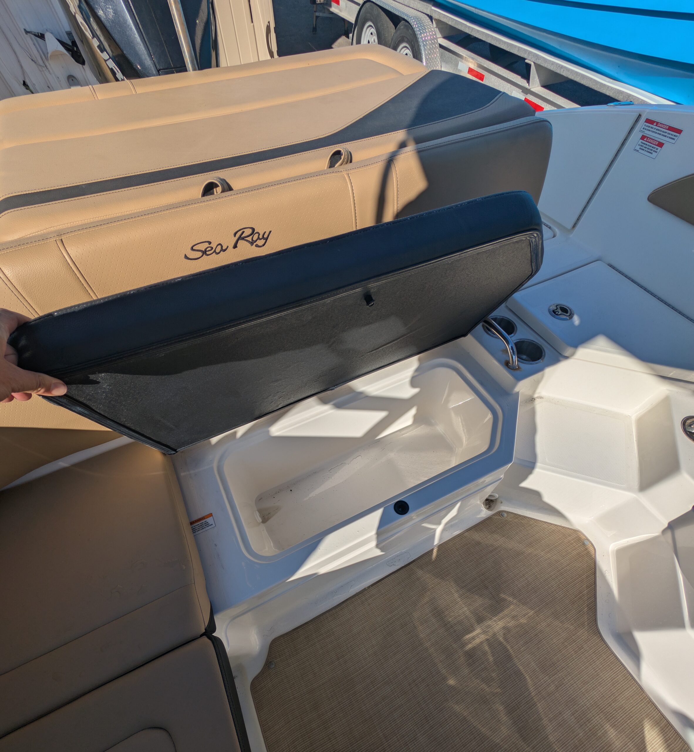 2021-Sea-Ray-21-SPX-OB__U-SR1164H-C_13.jpg