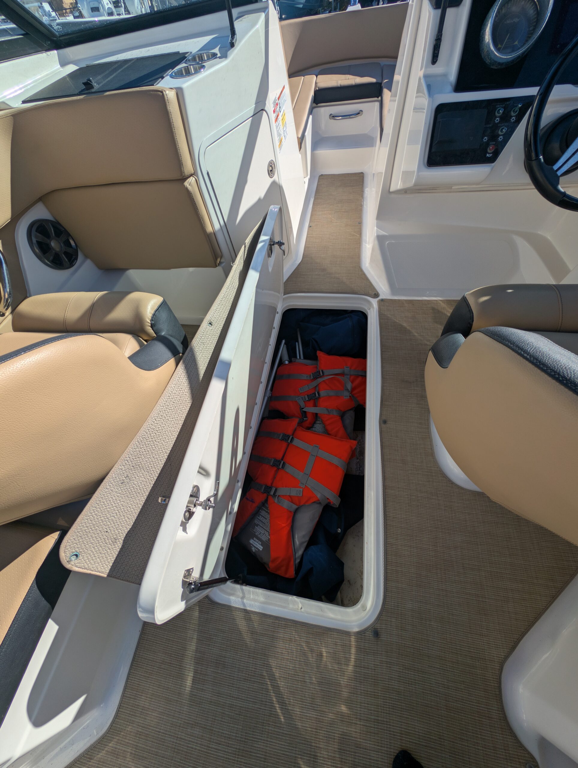 2021-Sea-Ray-21-SPX-OB__U-SR1164H-C_14.jpg