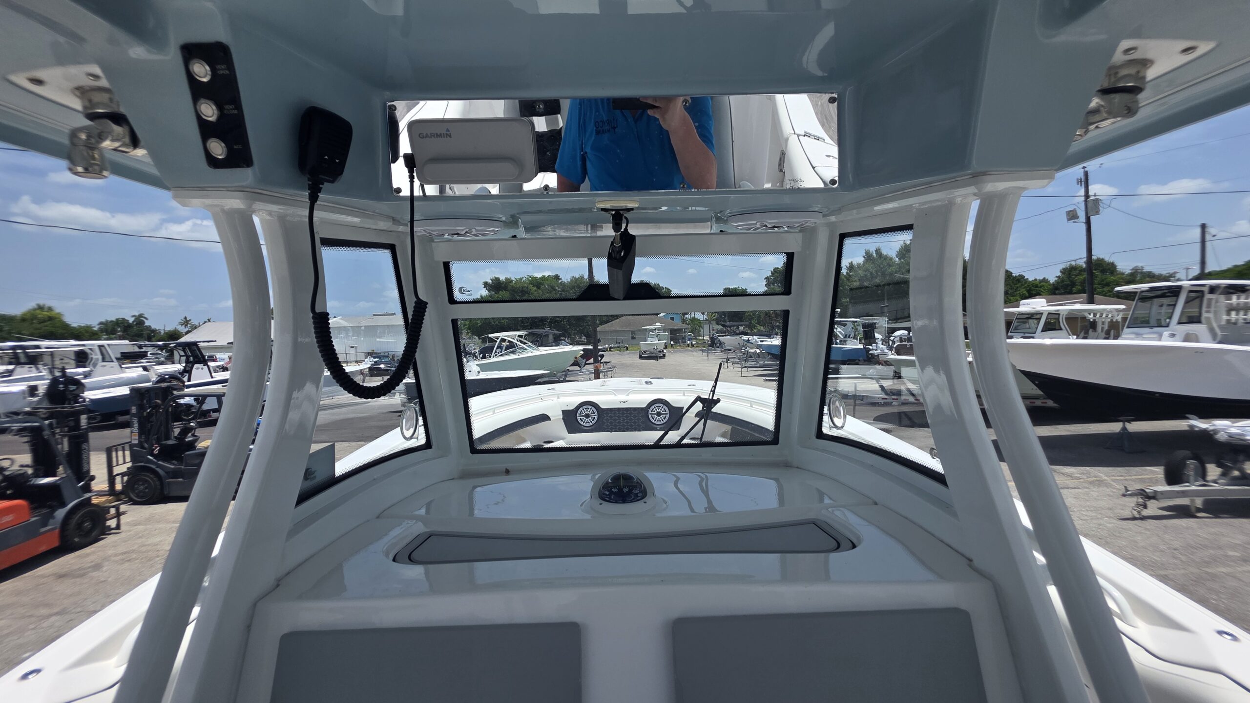 2022-Tidewater-320CC__U-TWYC121-C_11.jpg