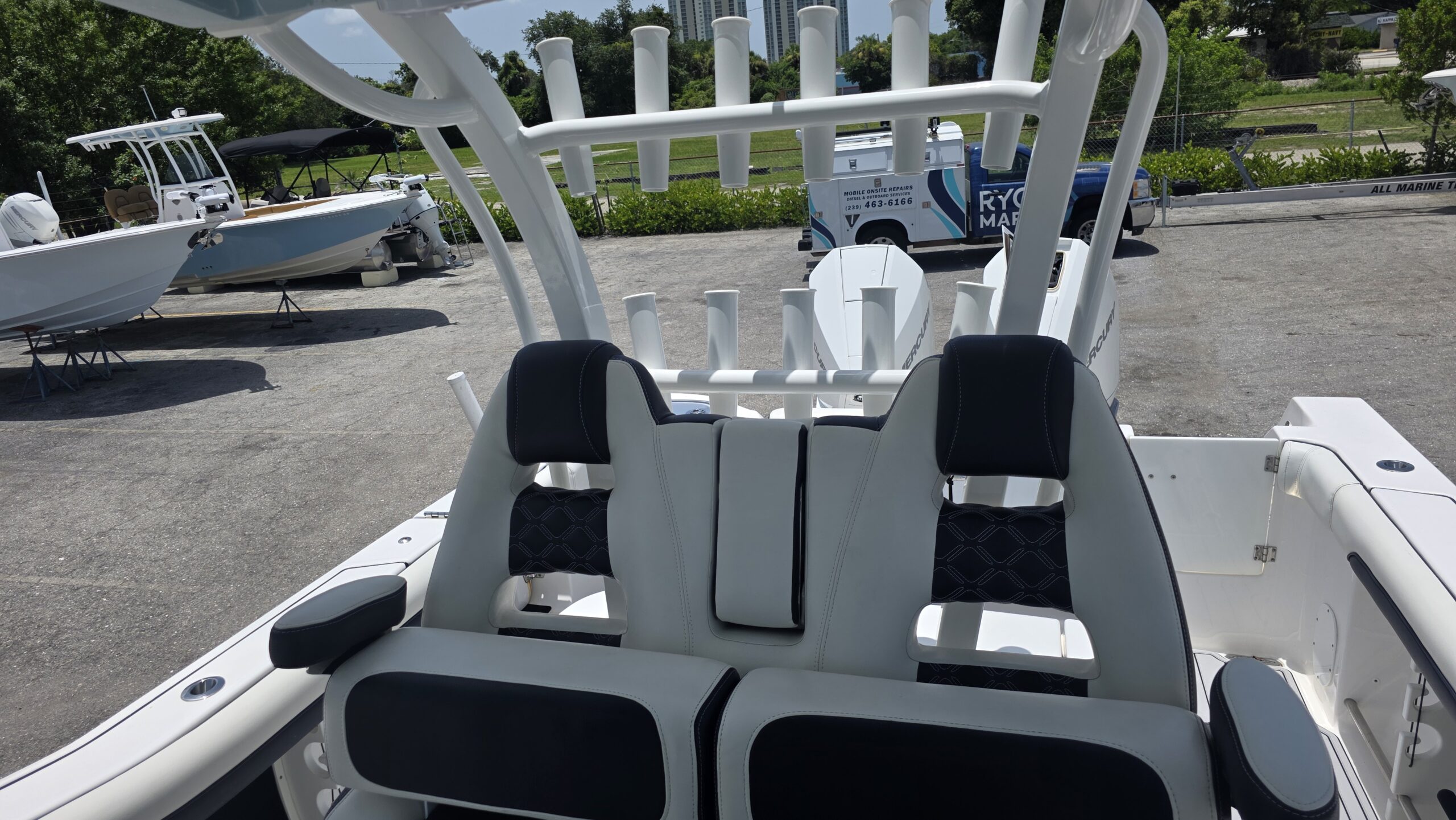2022-Tidewater-320CC__U-TWYC121-C_15.jpg