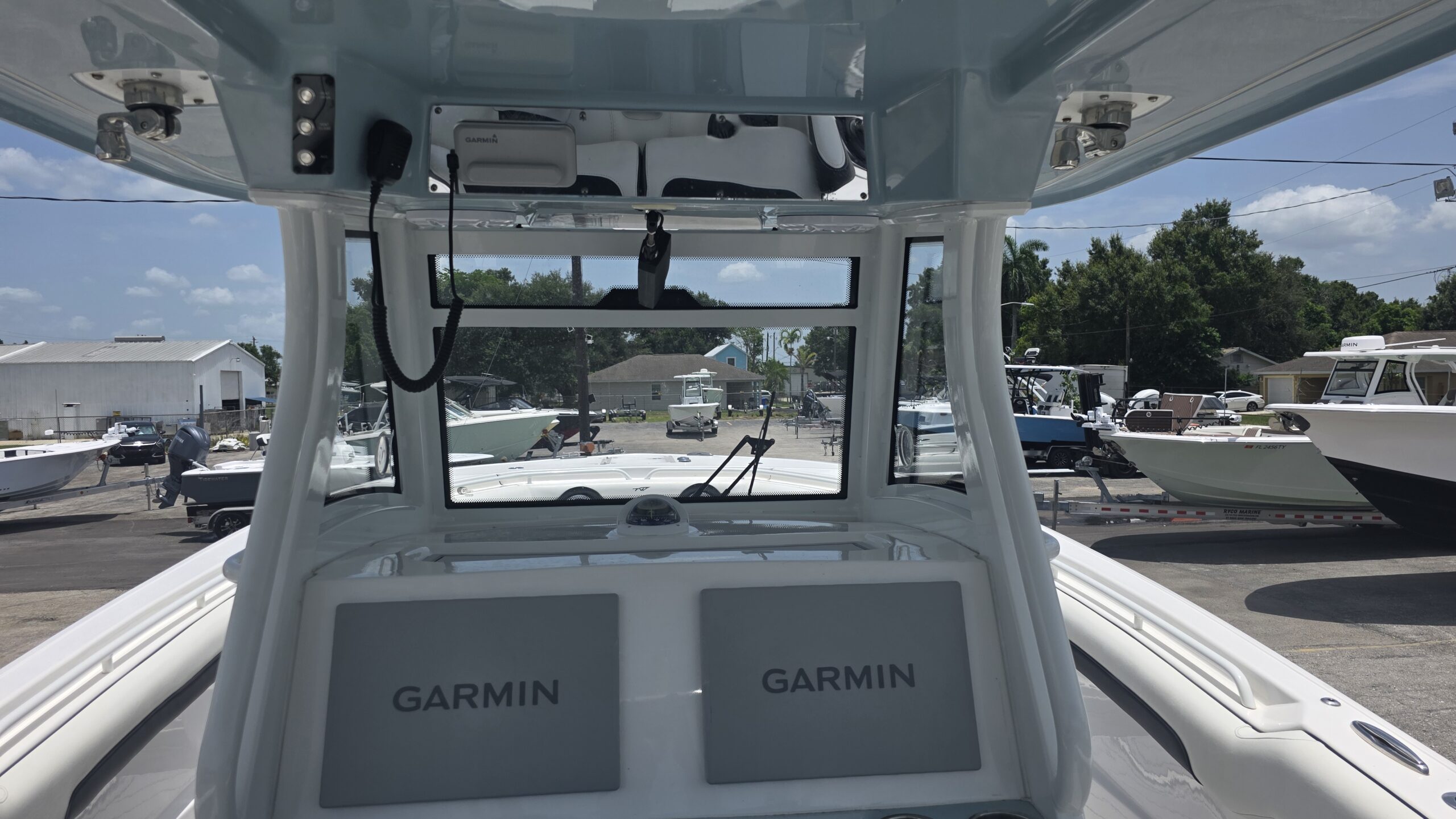 2022-Tidewater-320CC__U-TWYC121-C_28.jpg