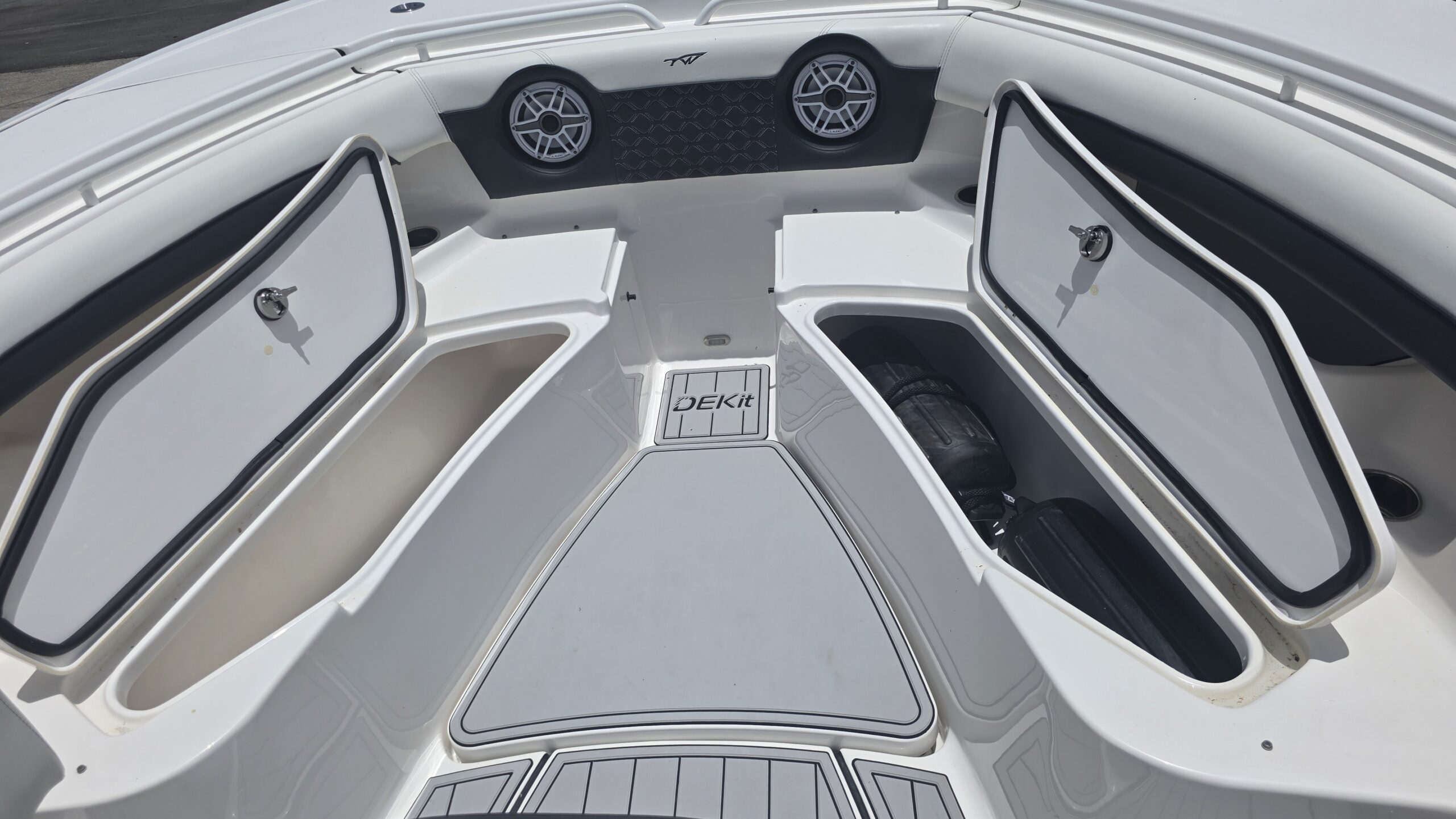 2022-Tidewater-320CC__U-TWYC121-C_31.jpg