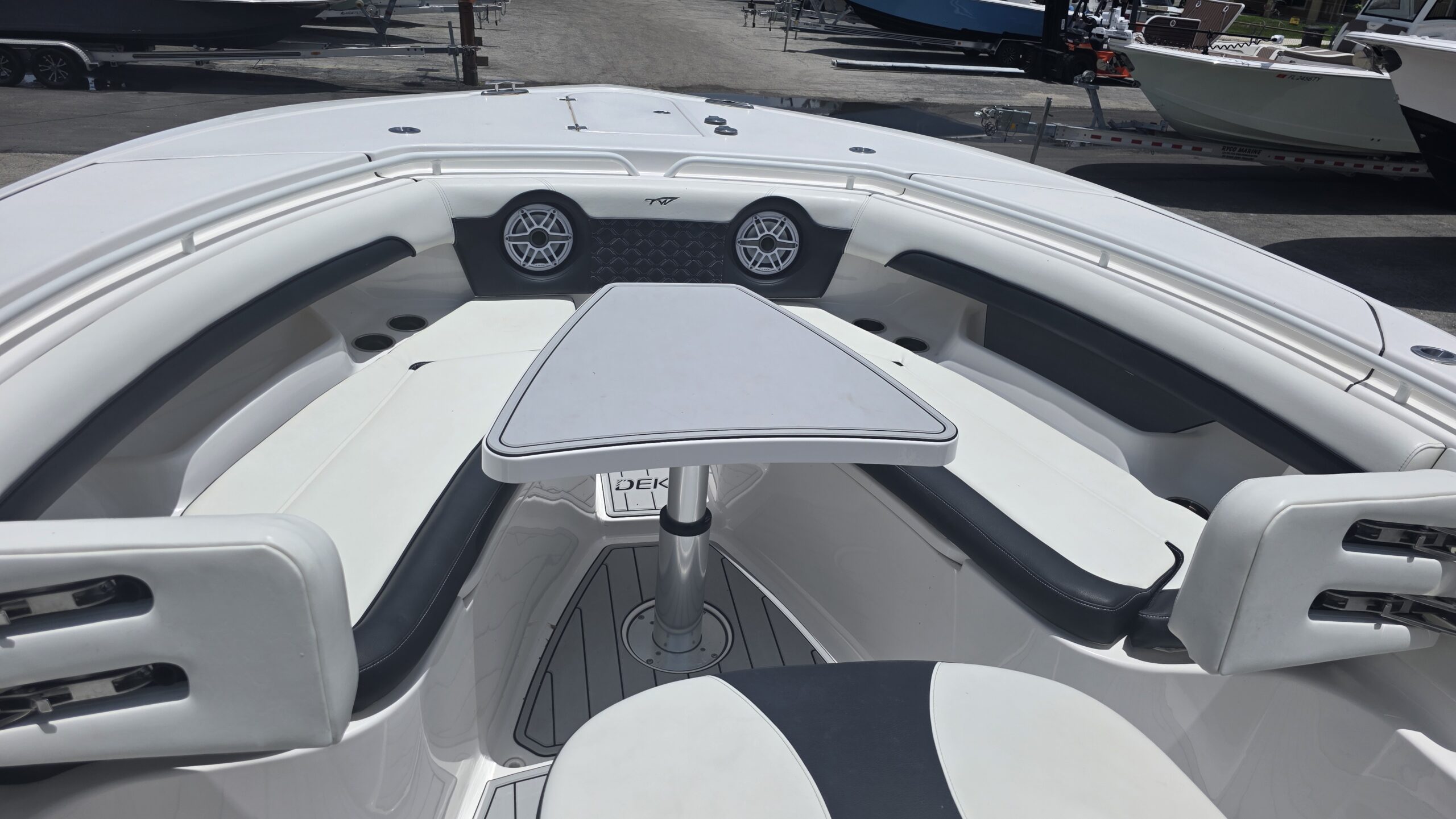 2022-Tidewater-320CC__U-TWYC121-C_32.jpg