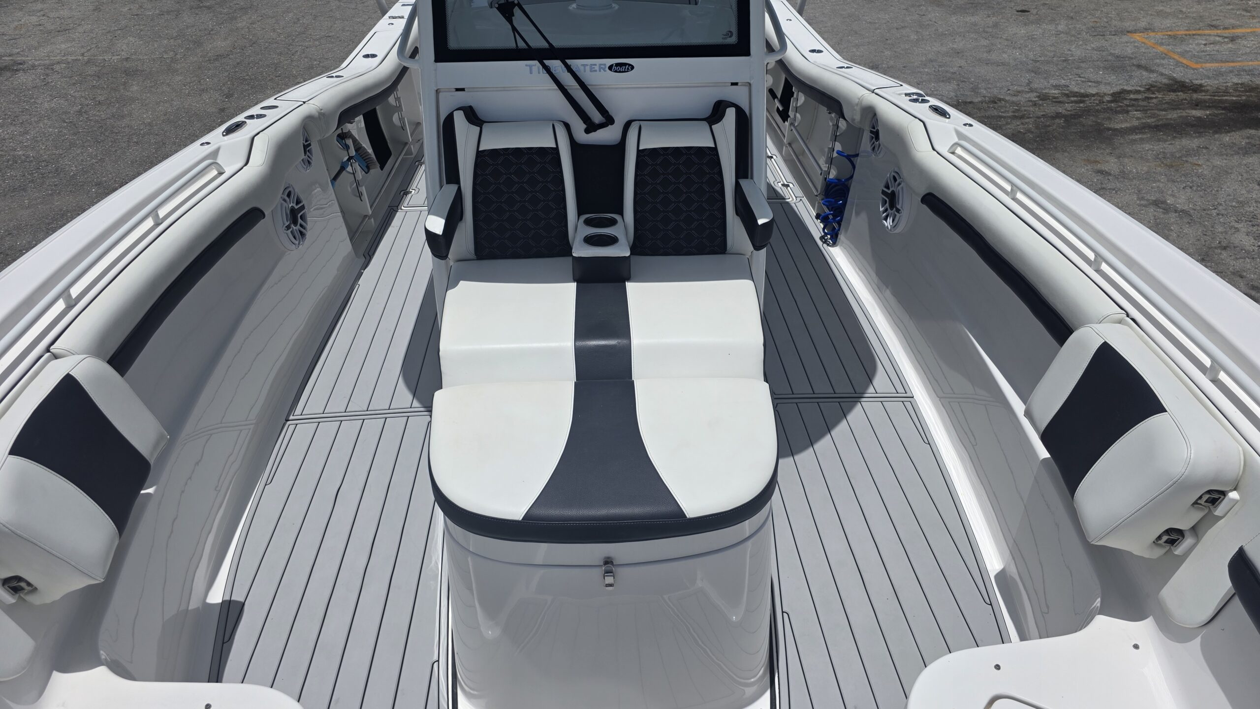 2022-Tidewater-320CC__U-TWYC121-C_37.jpg