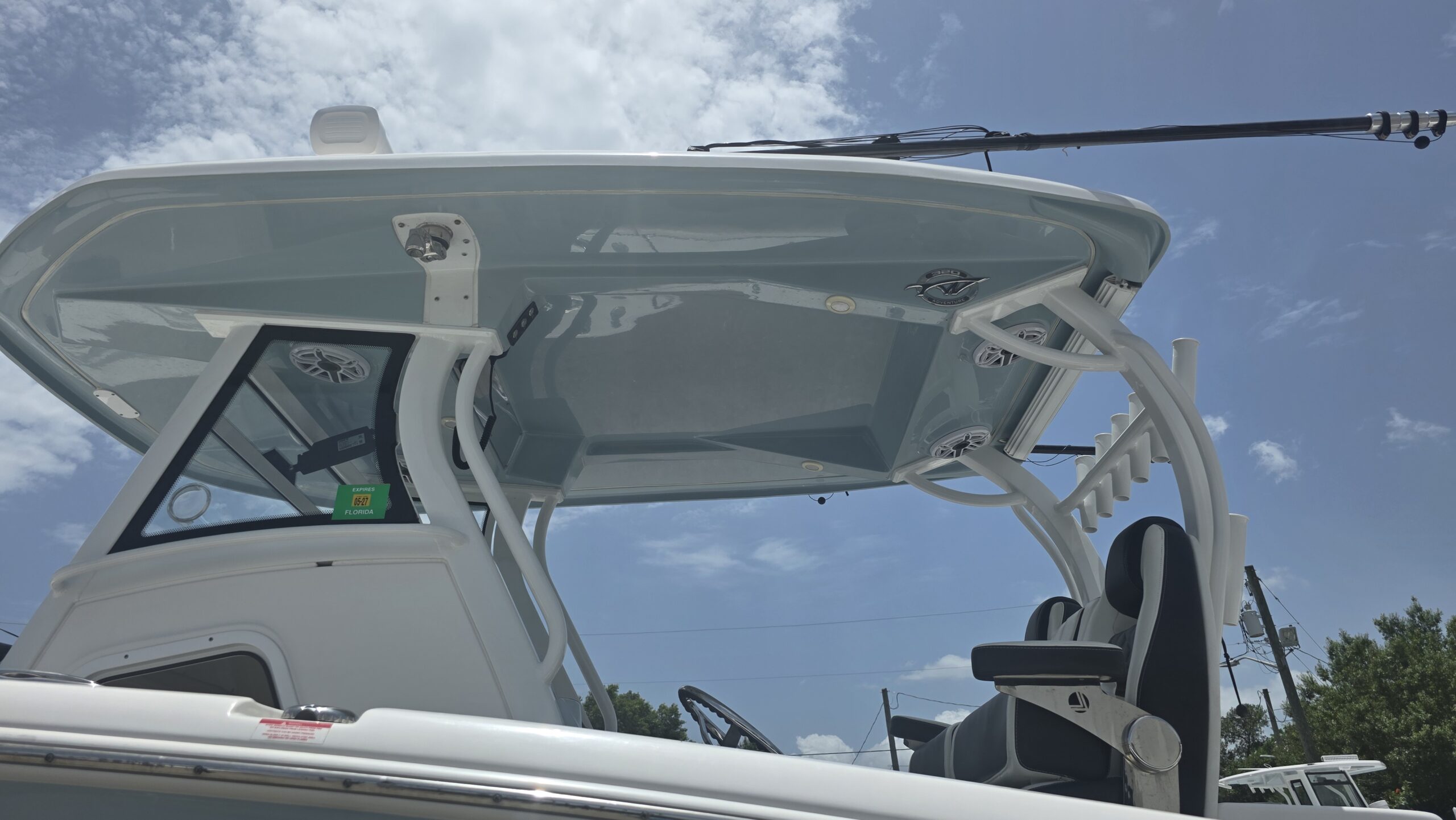 2022-Tidewater-320CC__U-TWYC121-C_4.jpg