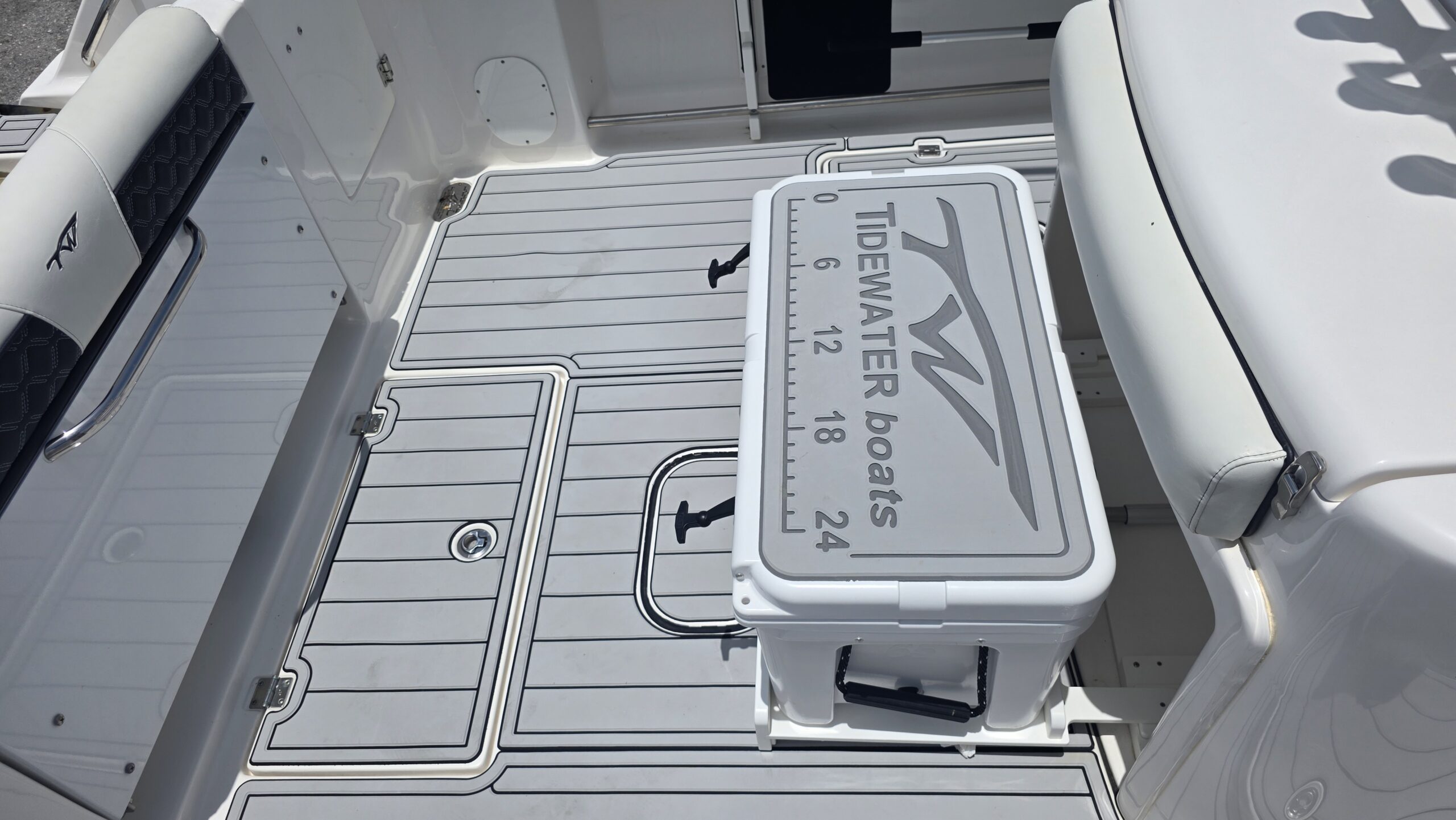 2022-Tidewater-320CC__U-TWYC121-C_40.jpg