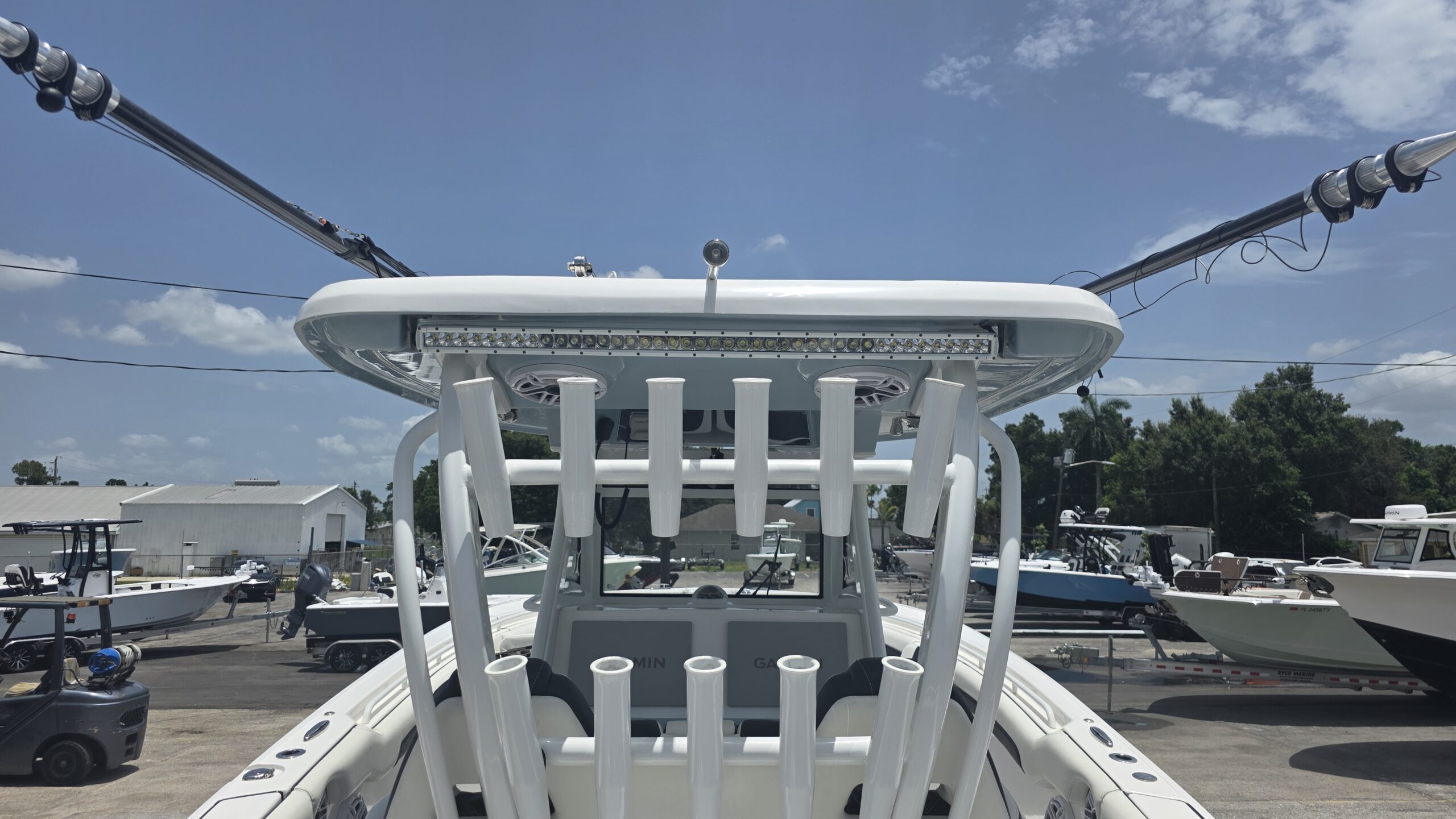 2022-Tidewater-320CC__U-TWYC121-C_7.jpg