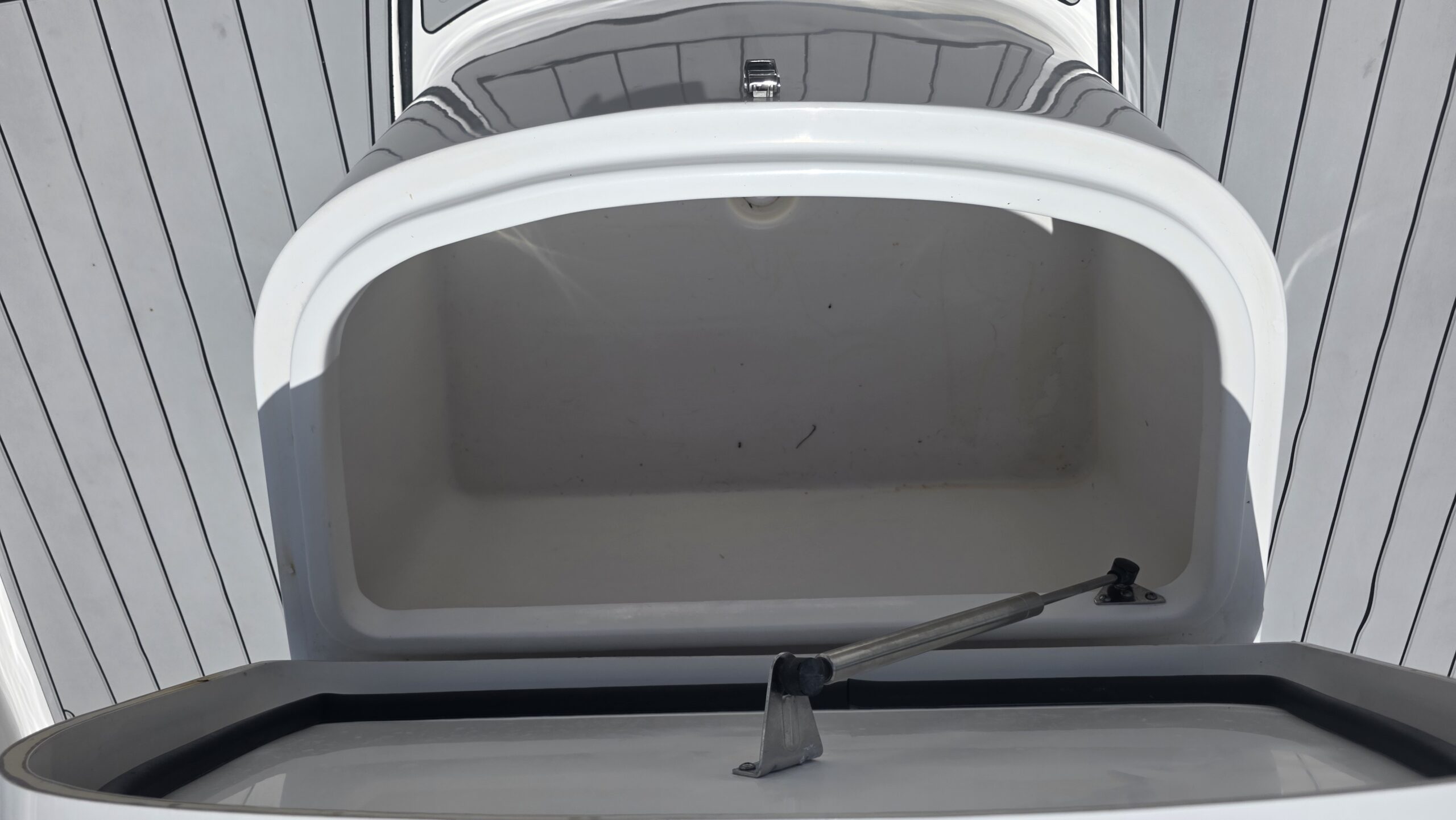 2022-Tidewater-320CC__U-TWYC121-C_9.jpg