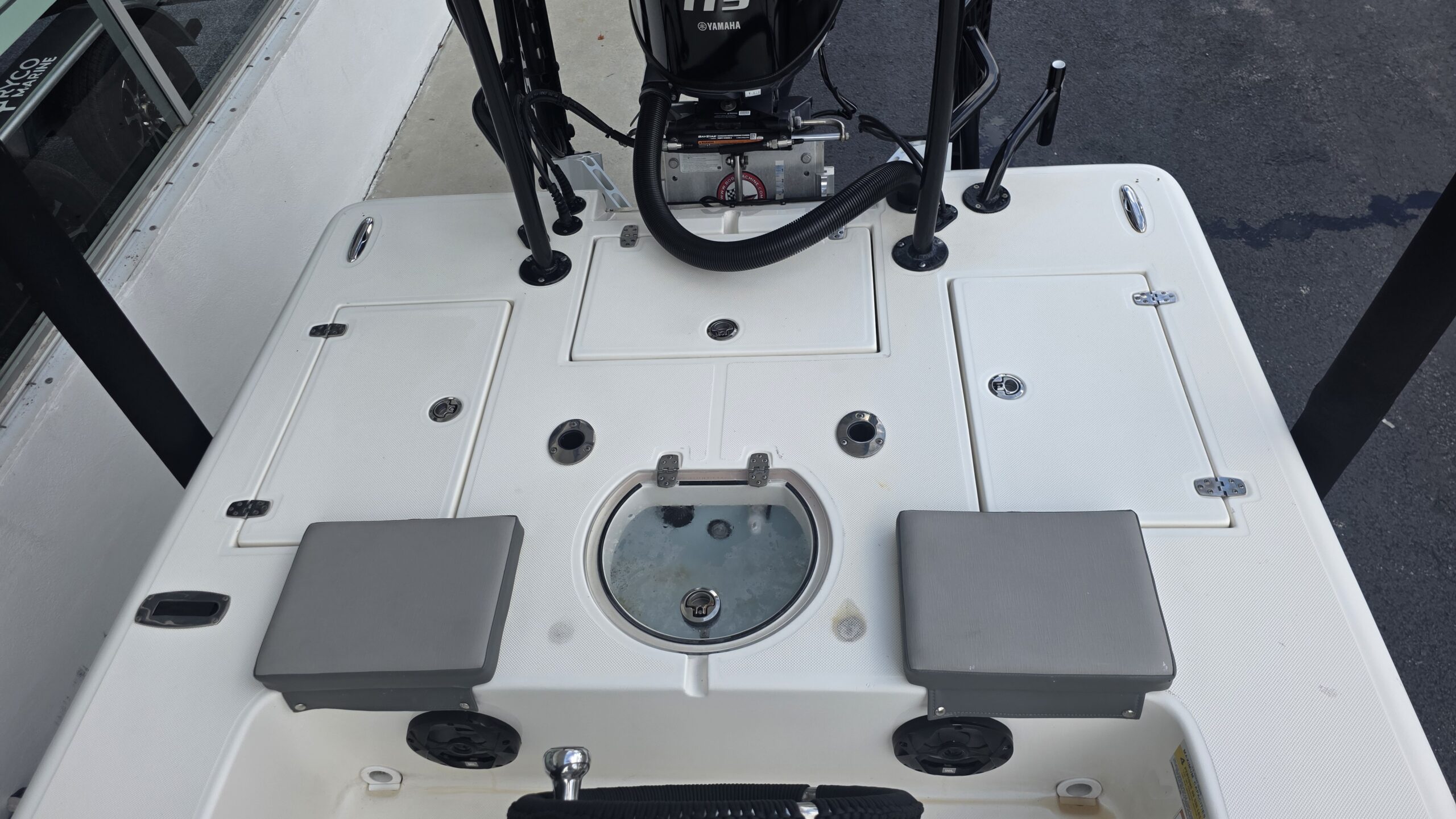 2024-Spyder-FX19__U-SYZ9330-C_15.jpg