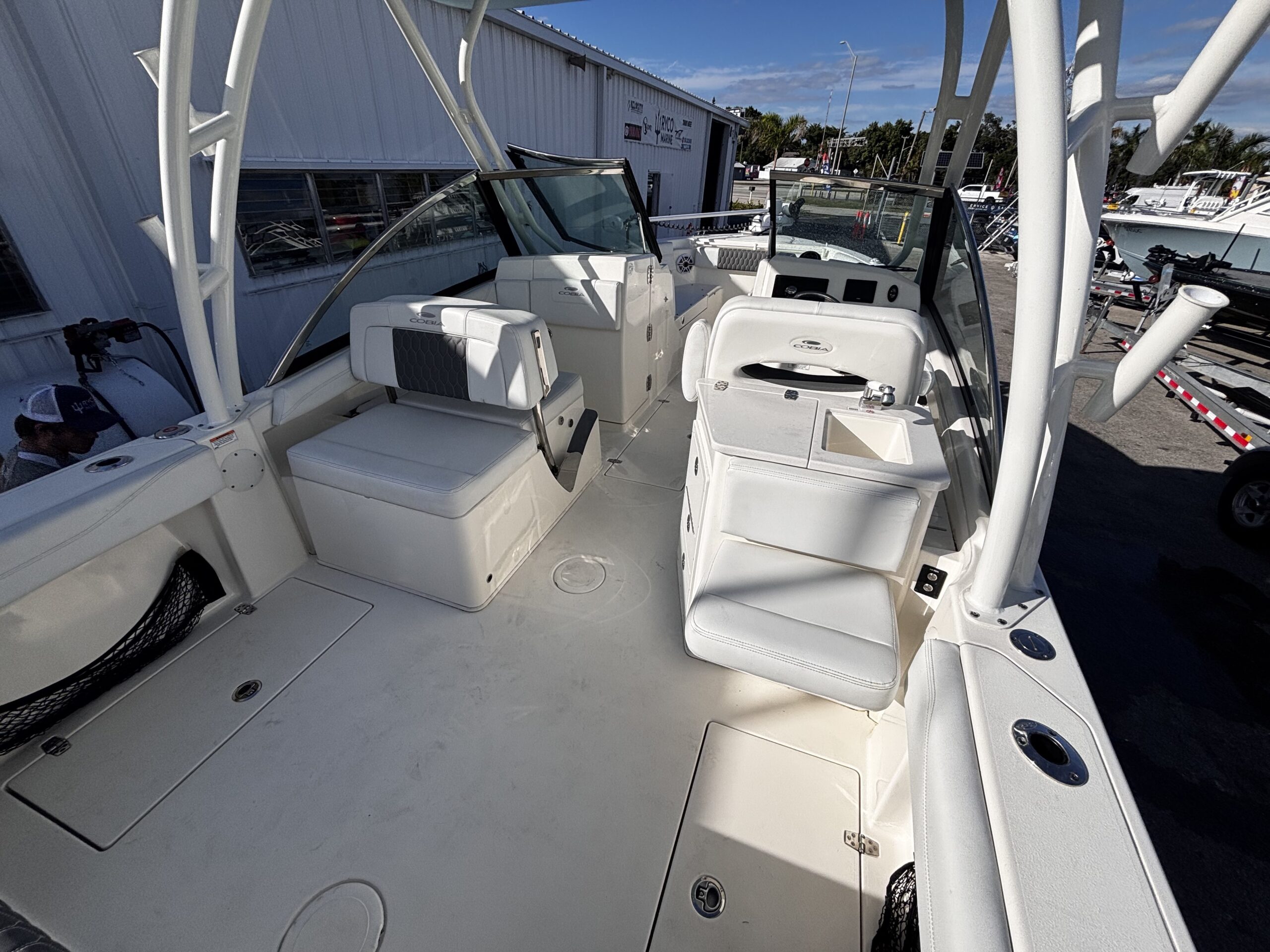 2025-Cobia-240DC__U-CODE006I4_10.jpg