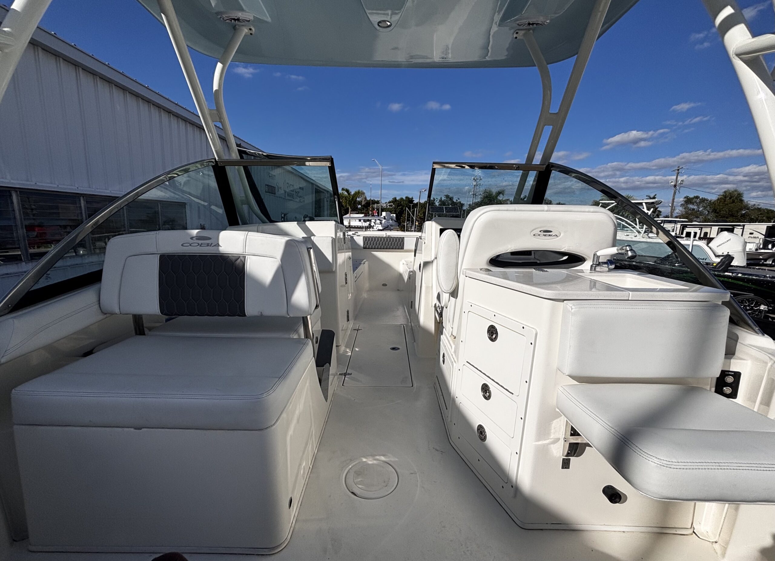 2025-Cobia-240DC__U-CODE006I4_12.jpg
