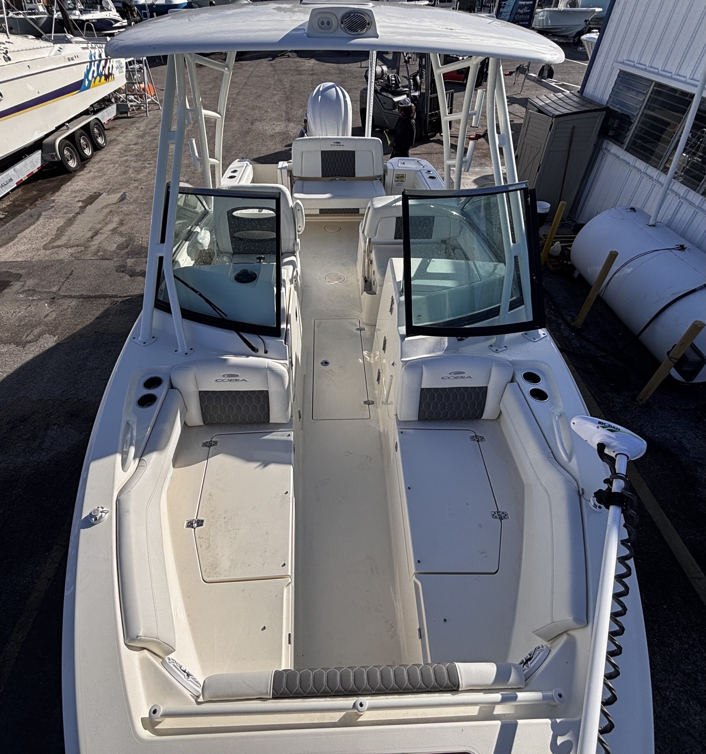 2025-Cobia-240DC__U-CODE006I4_16.jpg