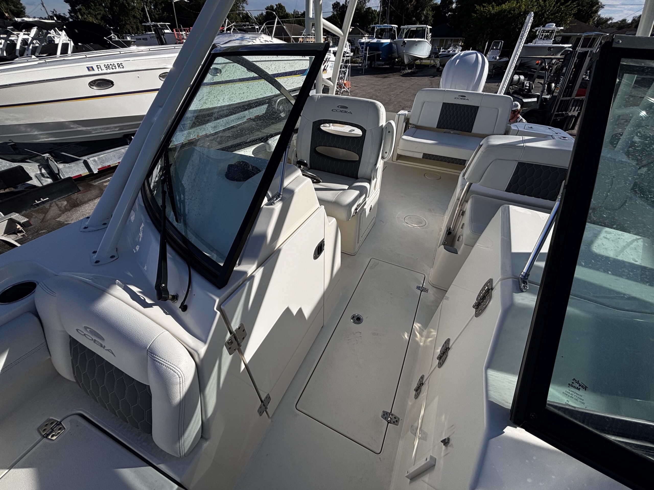 2025-Cobia-240DC__U-CODE006I4_17.jpg