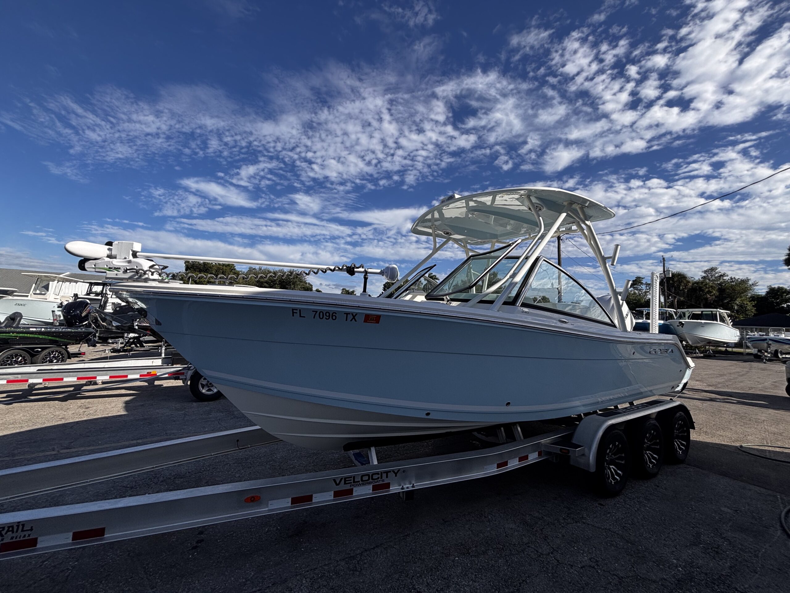 2025-Cobia-240DC__U-CODE006I4_4.jpg