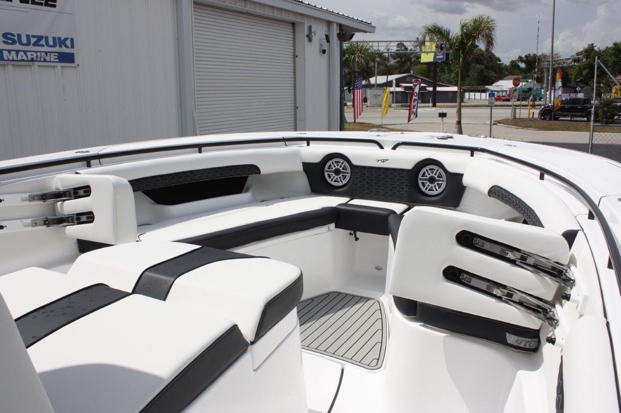 2025-Tidewater-320CC__N-TWYC120C5_40.jpg