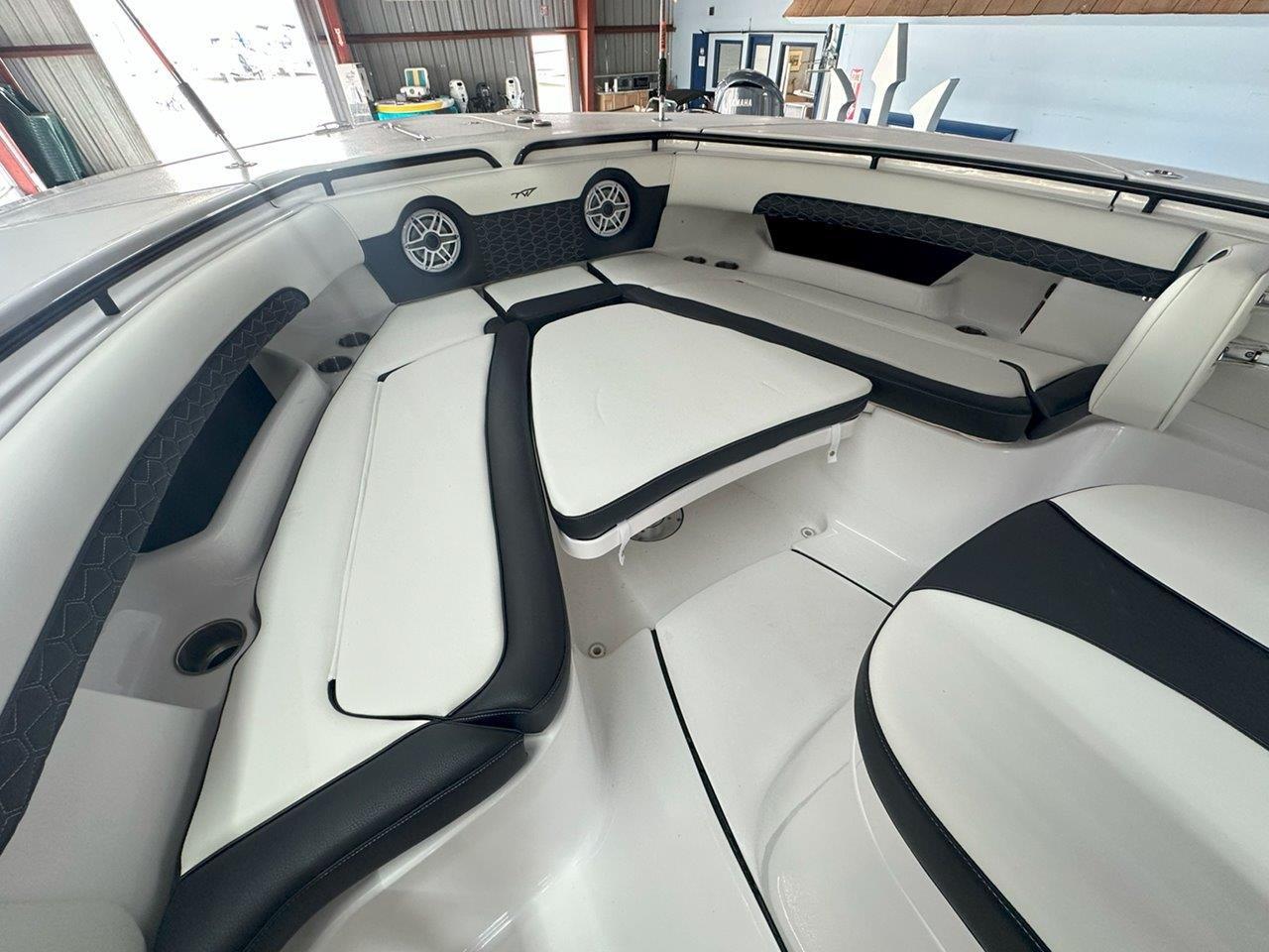 2025-Tidewater-320CC__N-TWYC120C5_48.jpg
