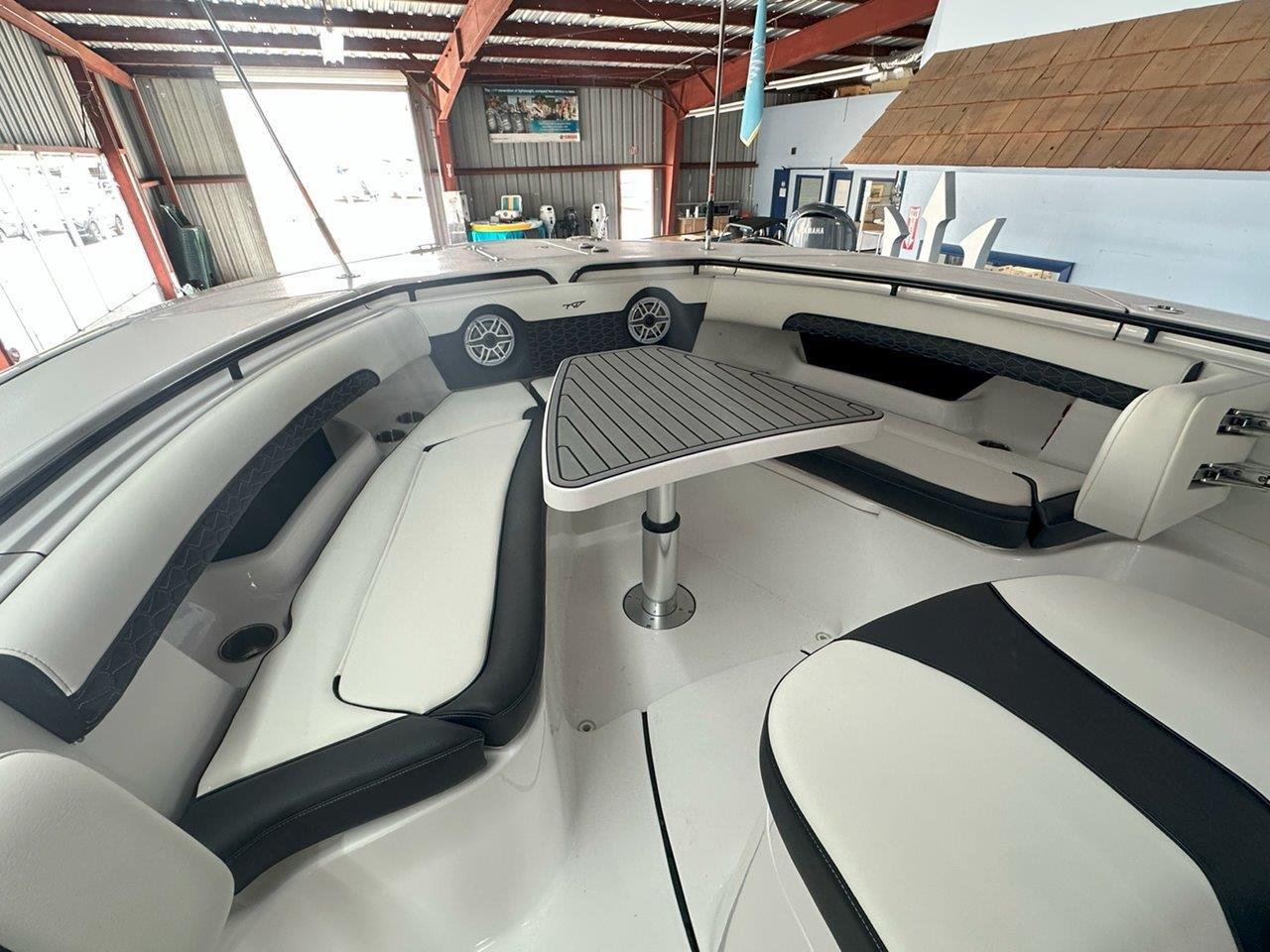 2025-Tidewater-320CC__N-TWYC120C5_49.jpg