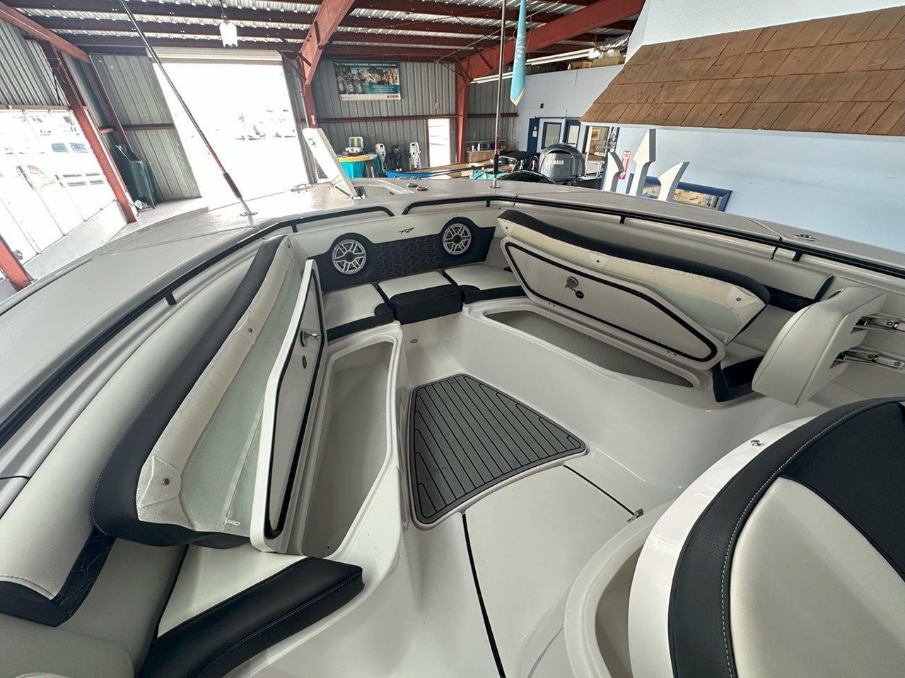 2025-Tidewater-320CC__N-TWYC120C5_64.jpg