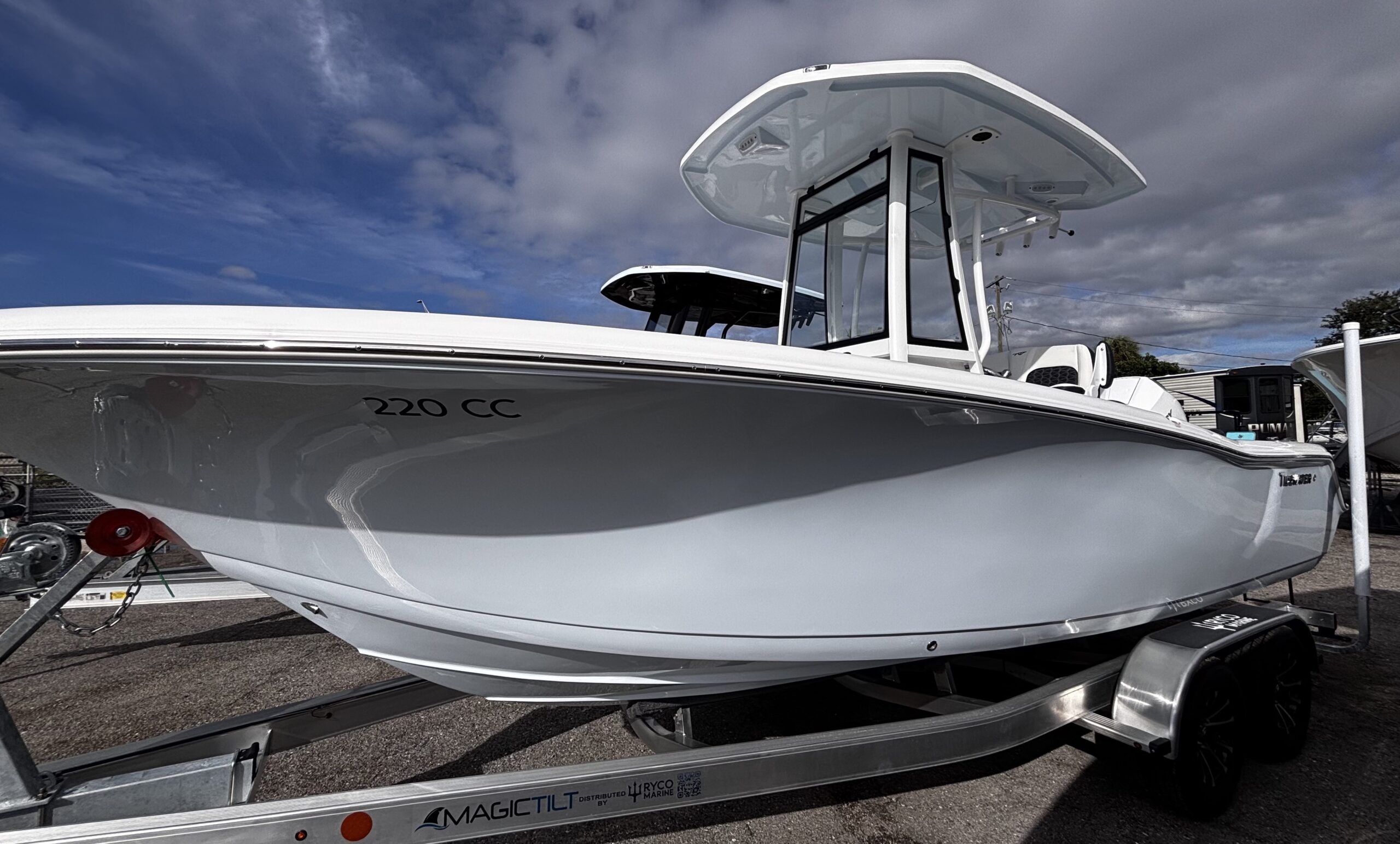 2026-Tidewater-220CC__N-TWGC109H_2.jpg