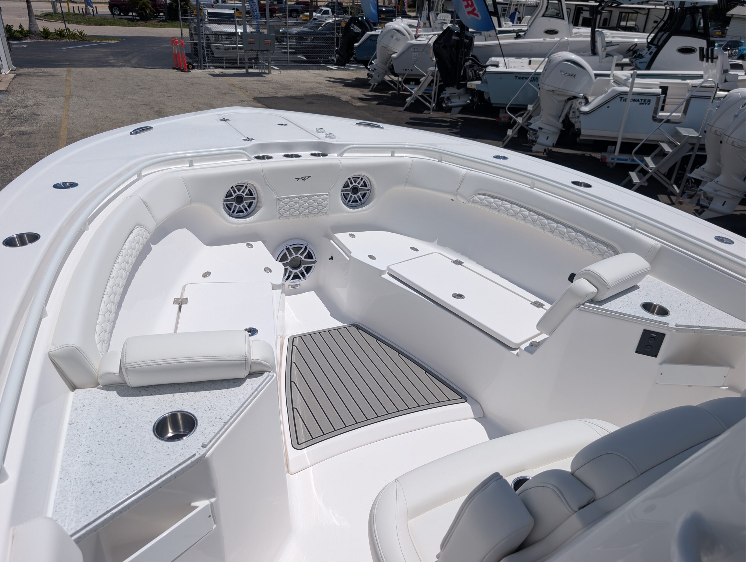 2026-Tidewater-282CC__N-TWBC153_9.jpg