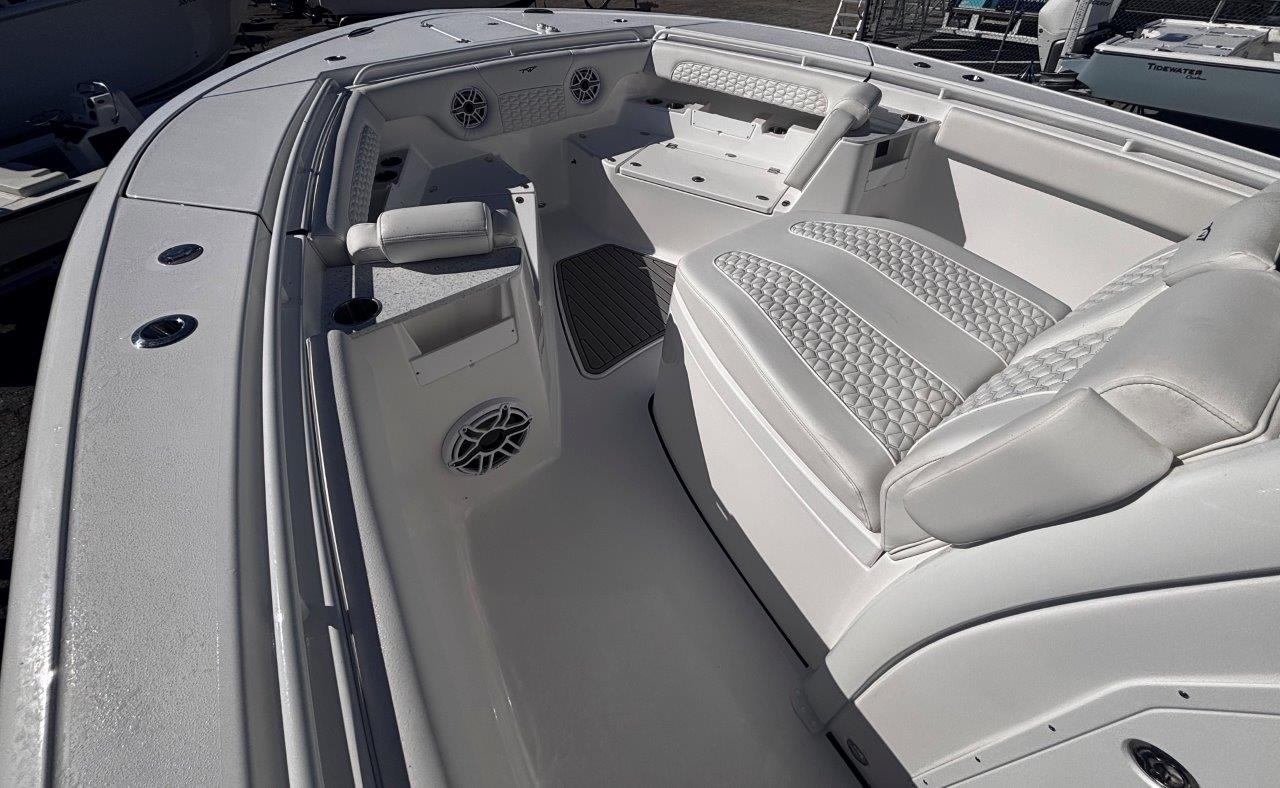 2026-Tidewater-302CC__N-TWUC118I_46.jpg