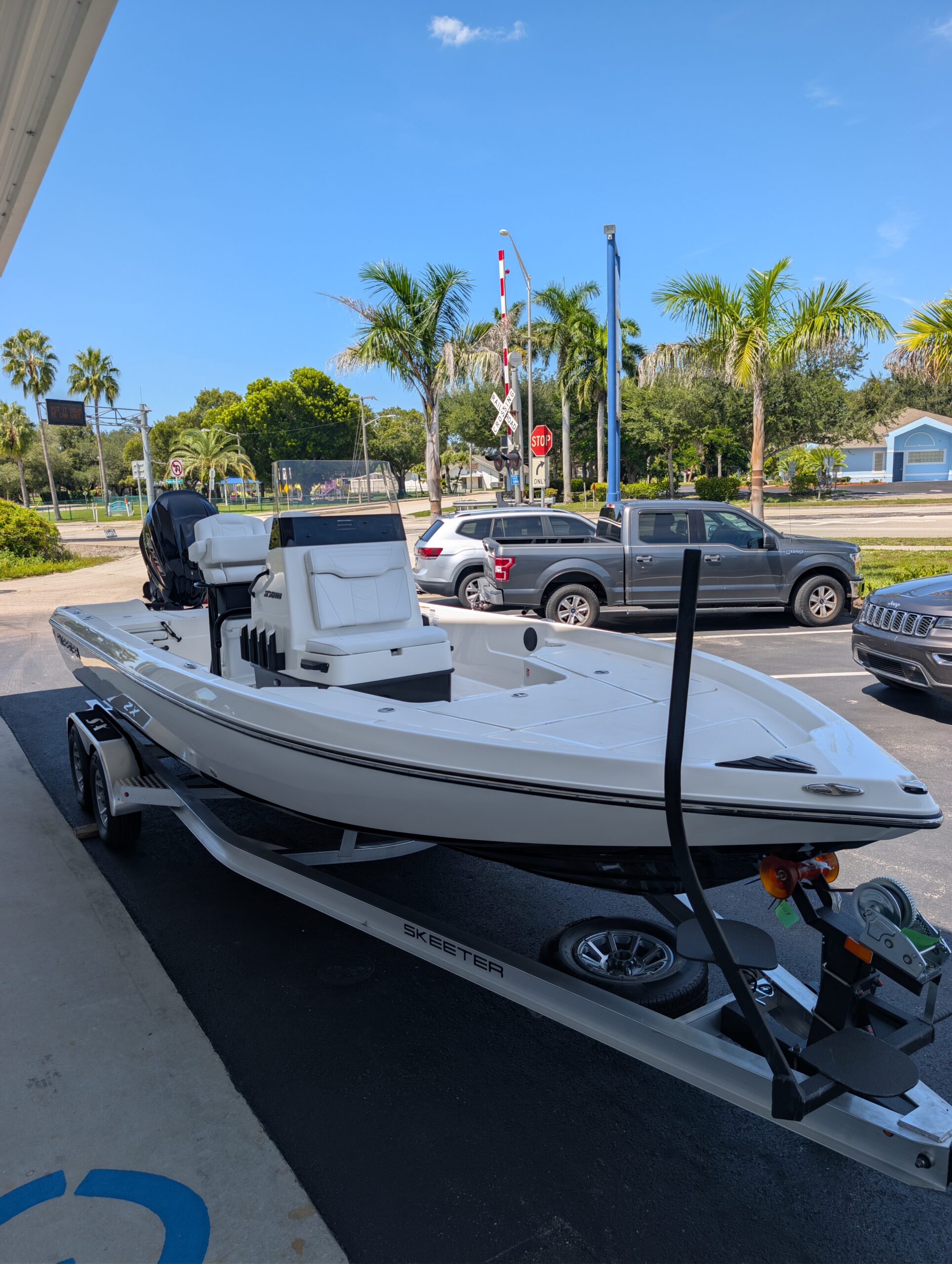 2027-Skeeter-SX230__N-SK28059_12.jpg