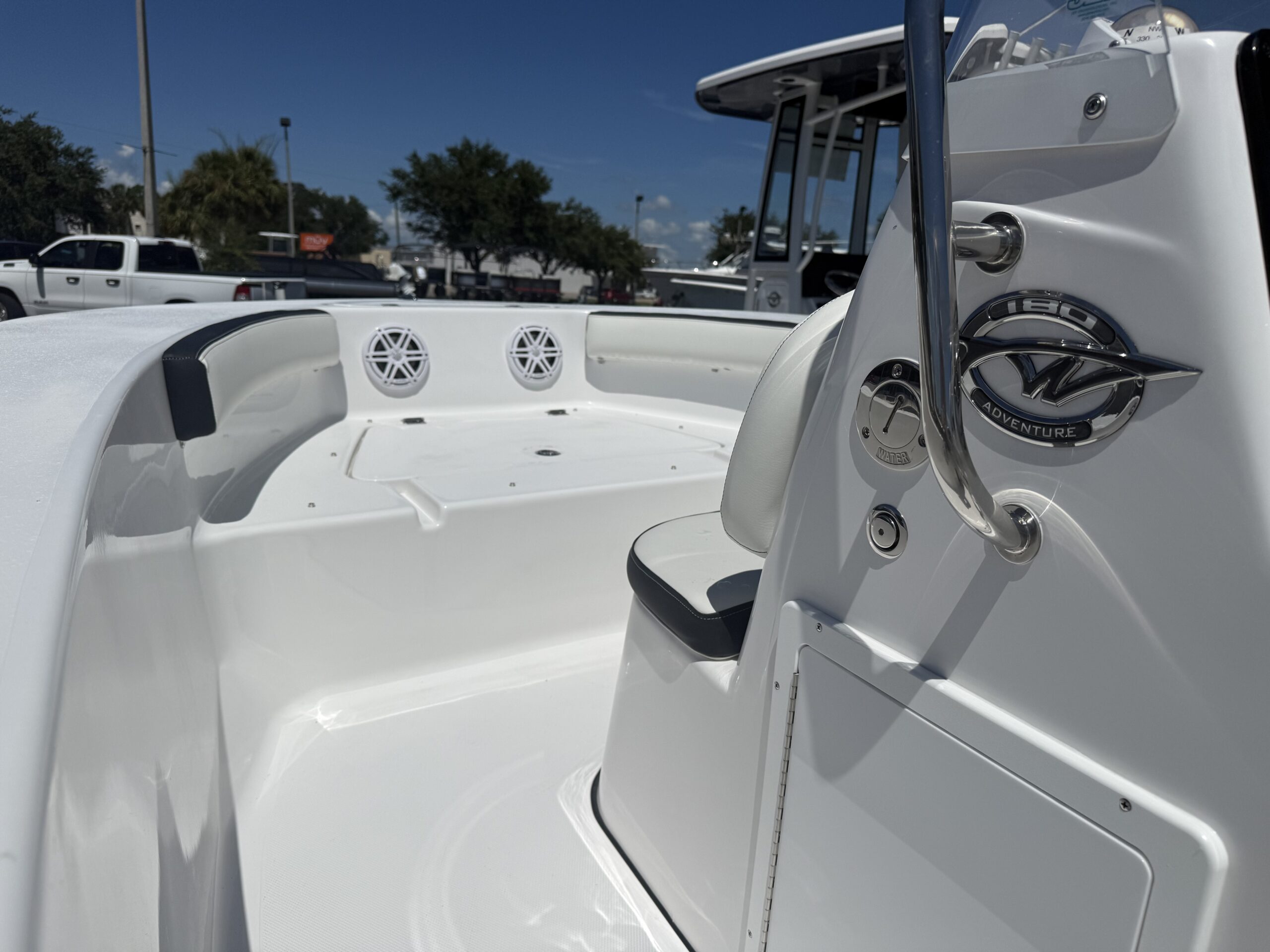 2027-Tidewater-180CC__N-TWEC107_11.jpg