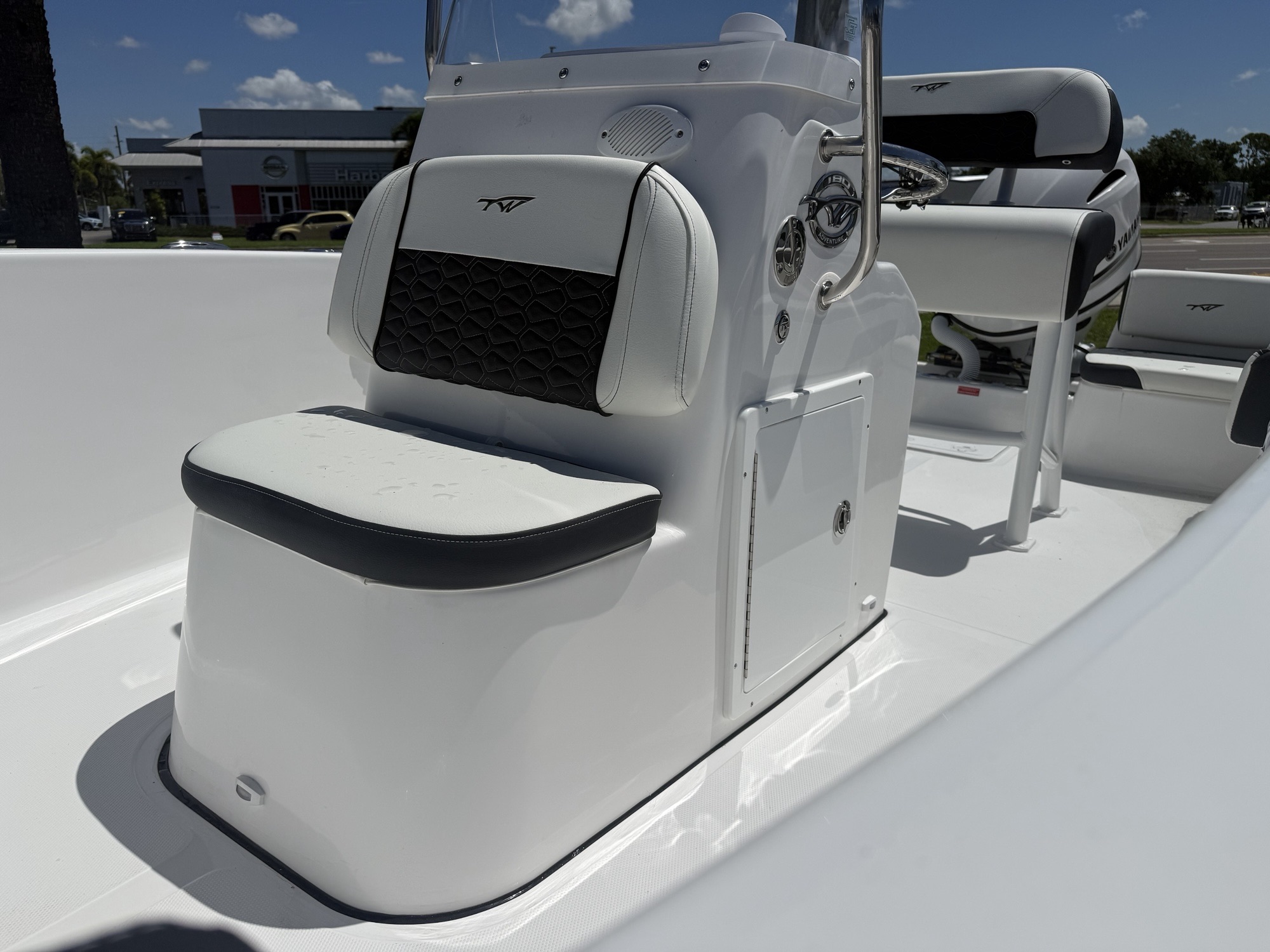 2027-Tidewater-180CC__N-TWEC107_5.jpg
