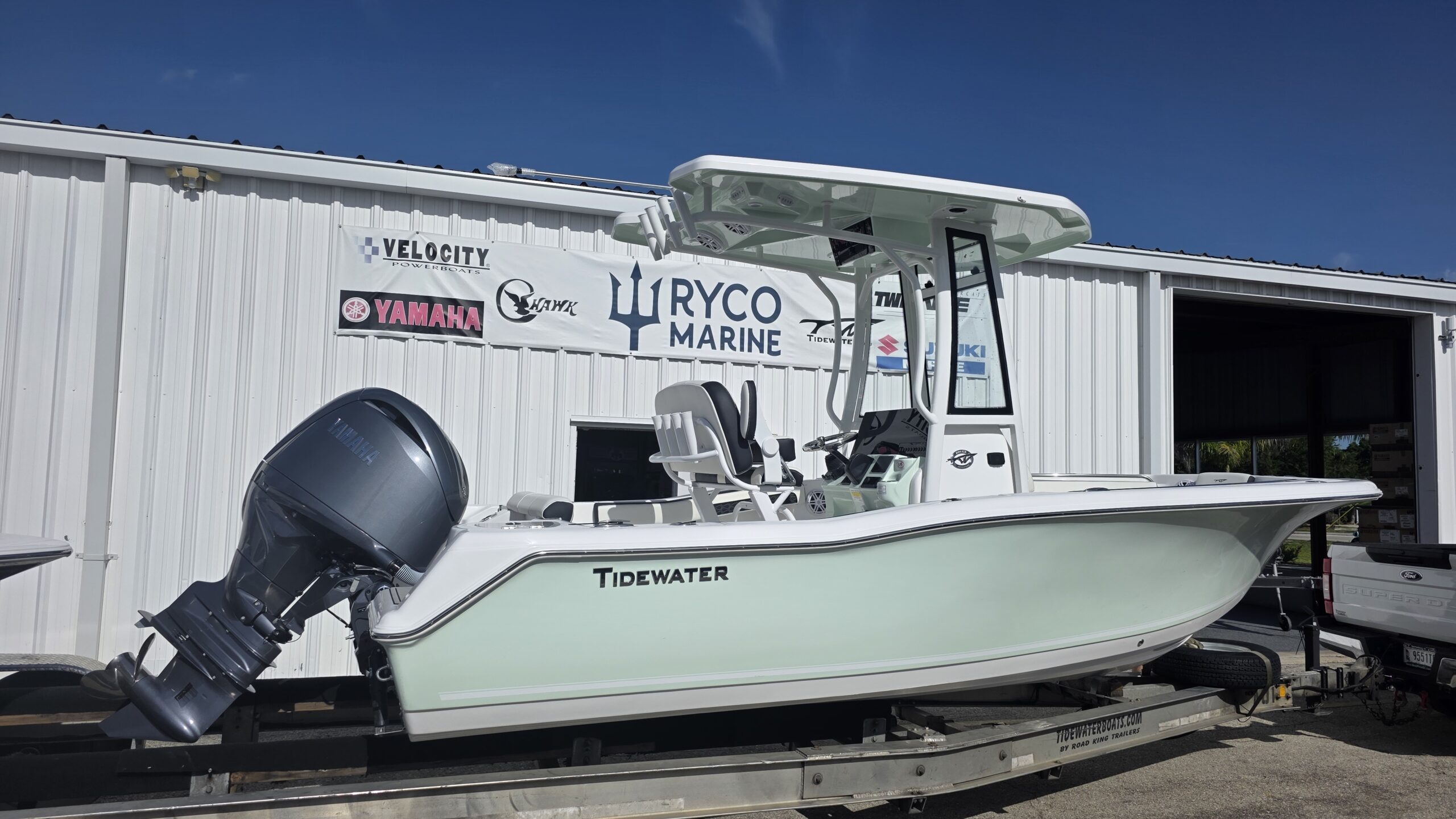 2027-Tidewater-210CC__N-TWZC105_1.jpg