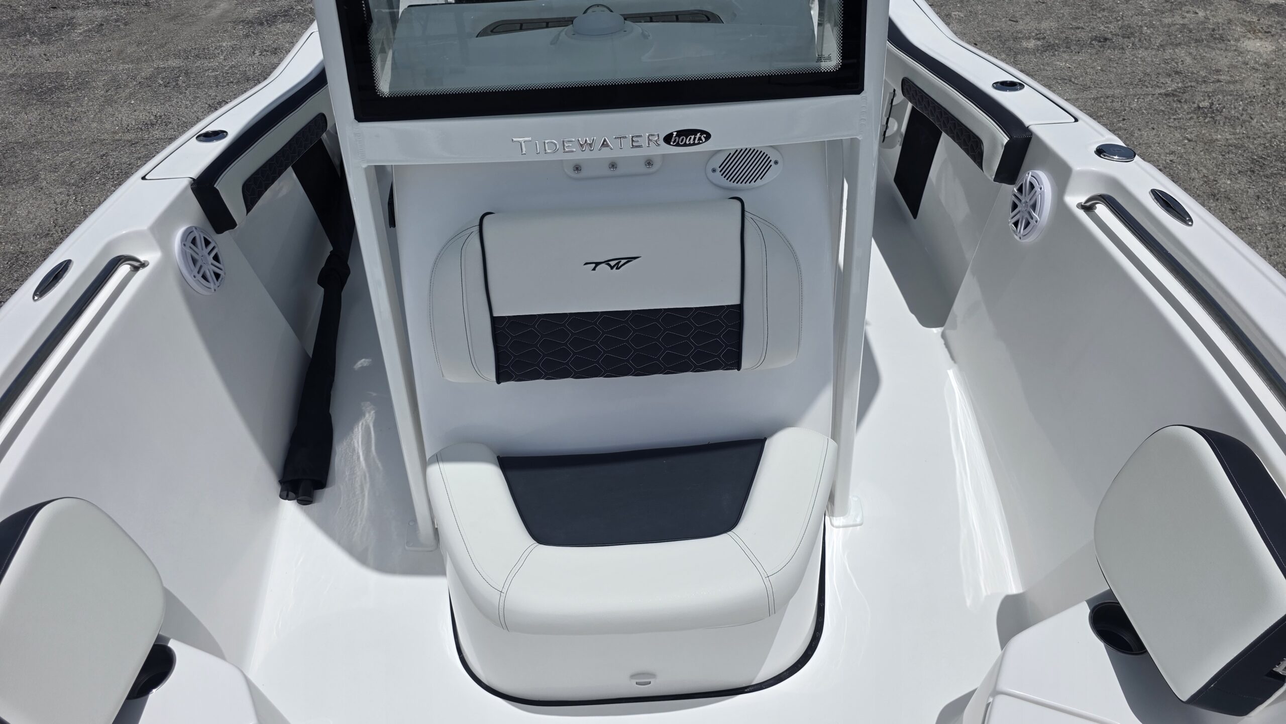 2027-Tidewater-210CC__N-TWZC105_12.jpg