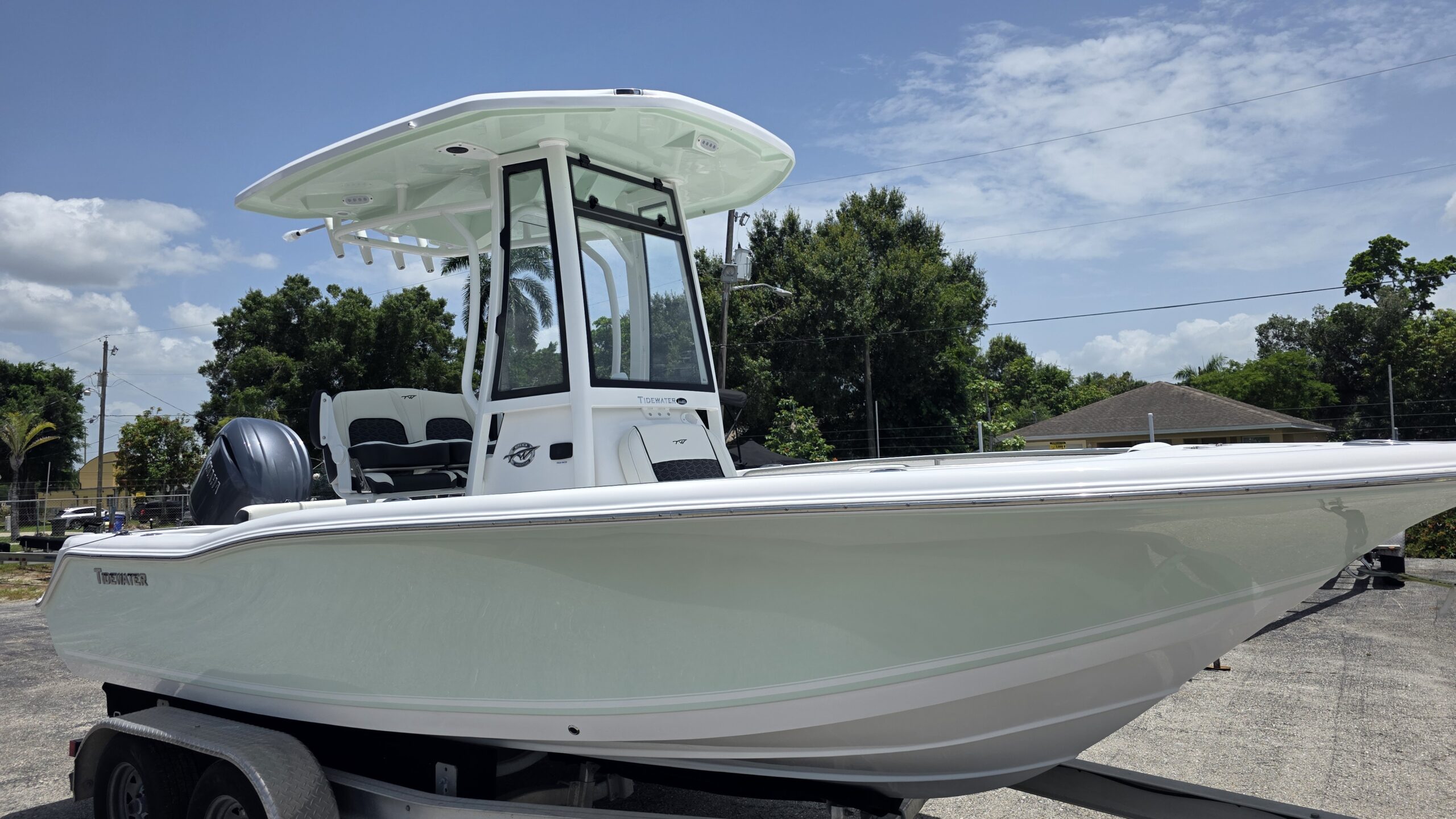 2027-Tidewater-210CC__N-TWZC105_6.jpg