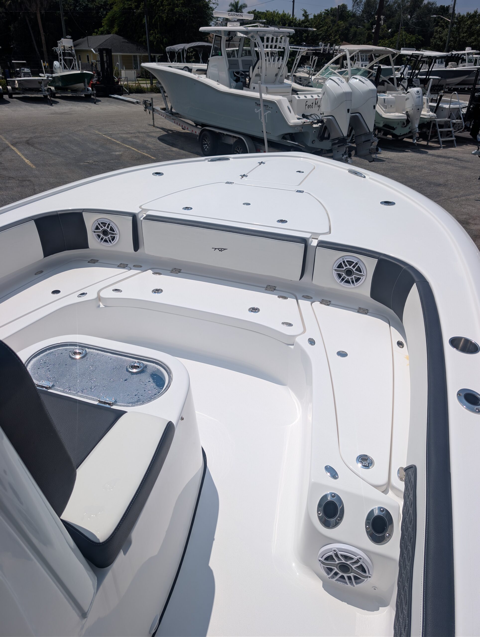2027-Tidewater-2700CB__N-TWBB110_2.jpg