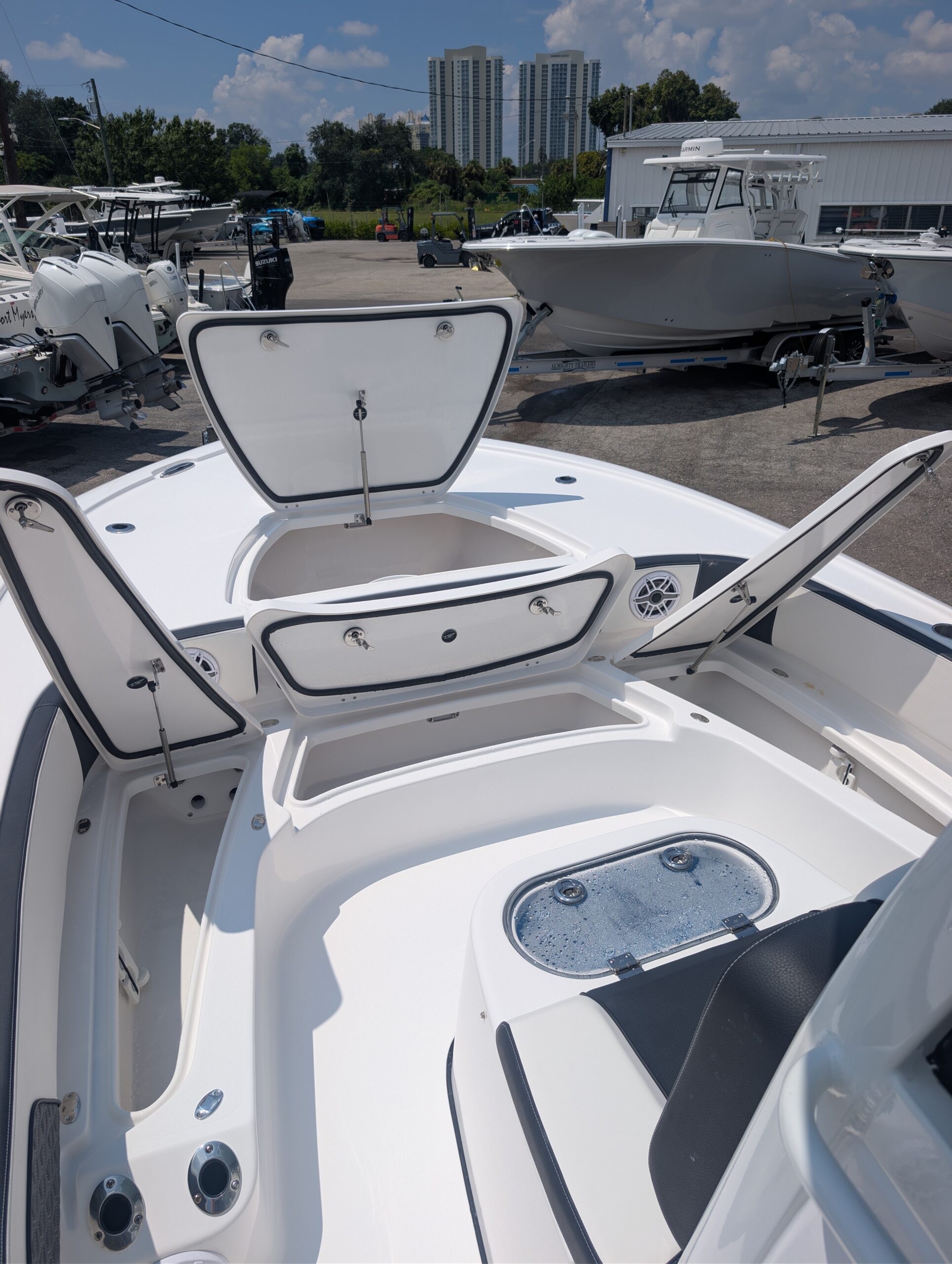 2027-Tidewater-2700CB__N-TWBB110_3.jpg