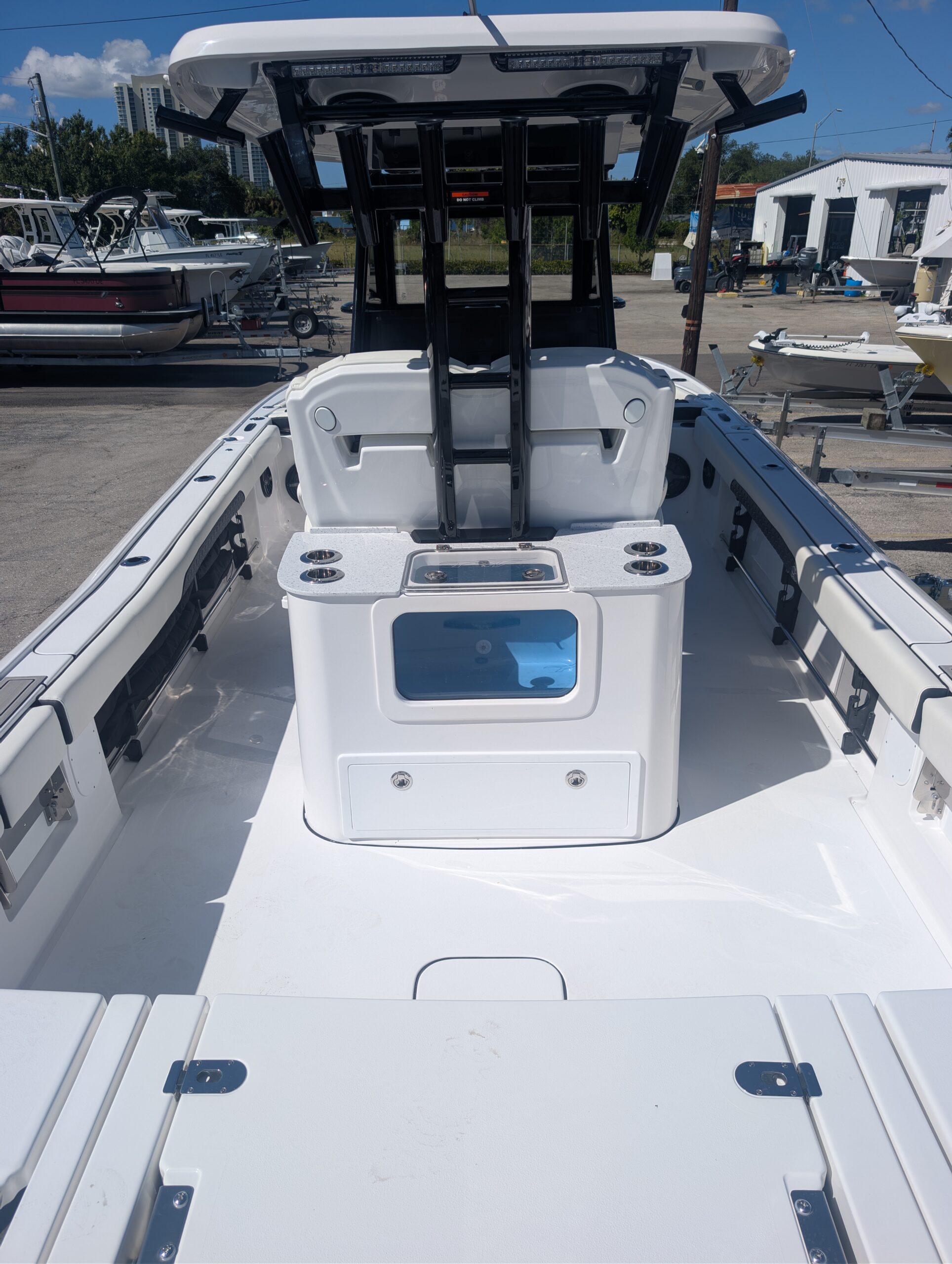 2027-Tidewater-3100CB__N-TWEB108_1.jpg