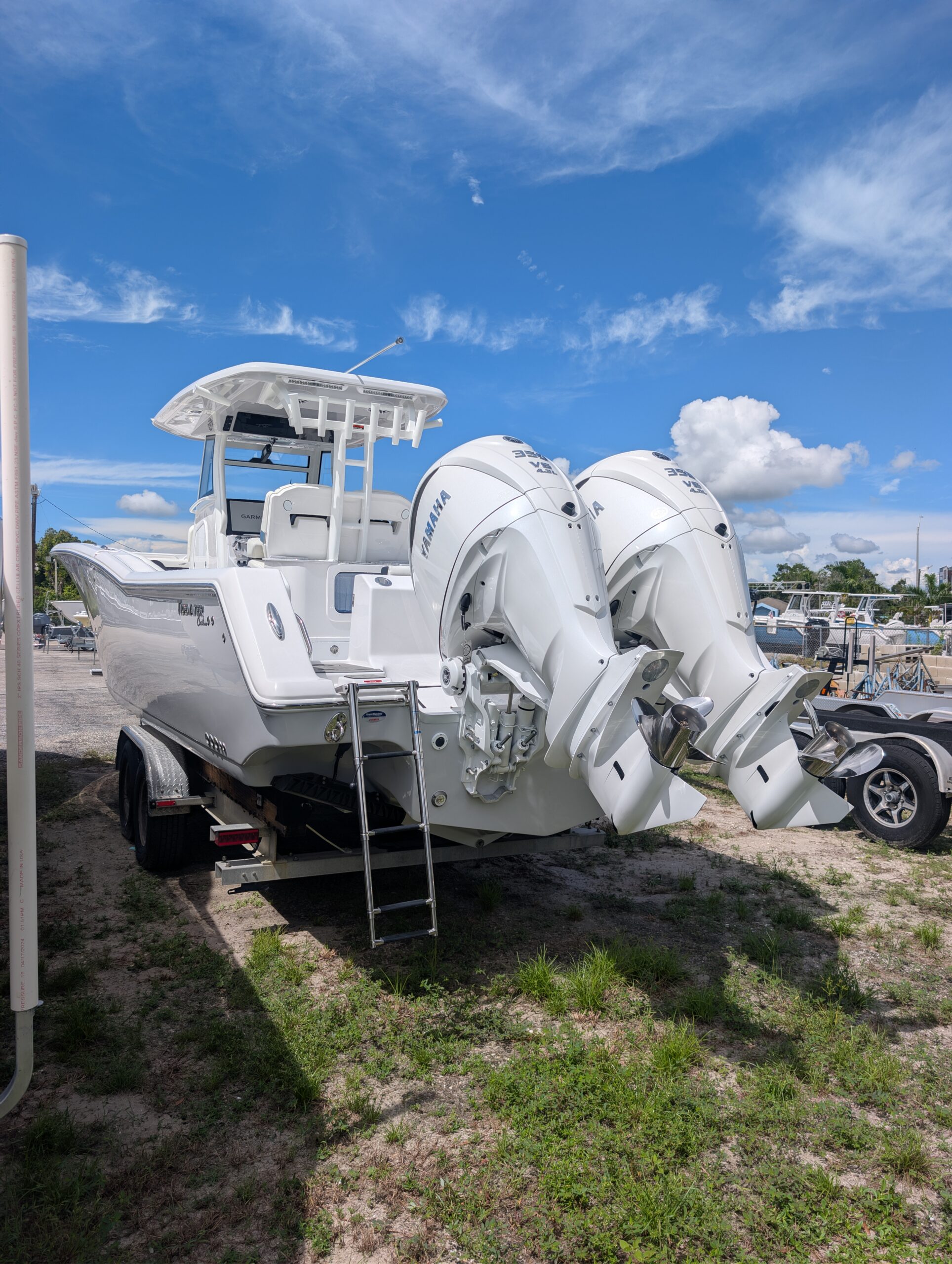 2027-Tidewater-320CC__N-TWYC102_1.jpg