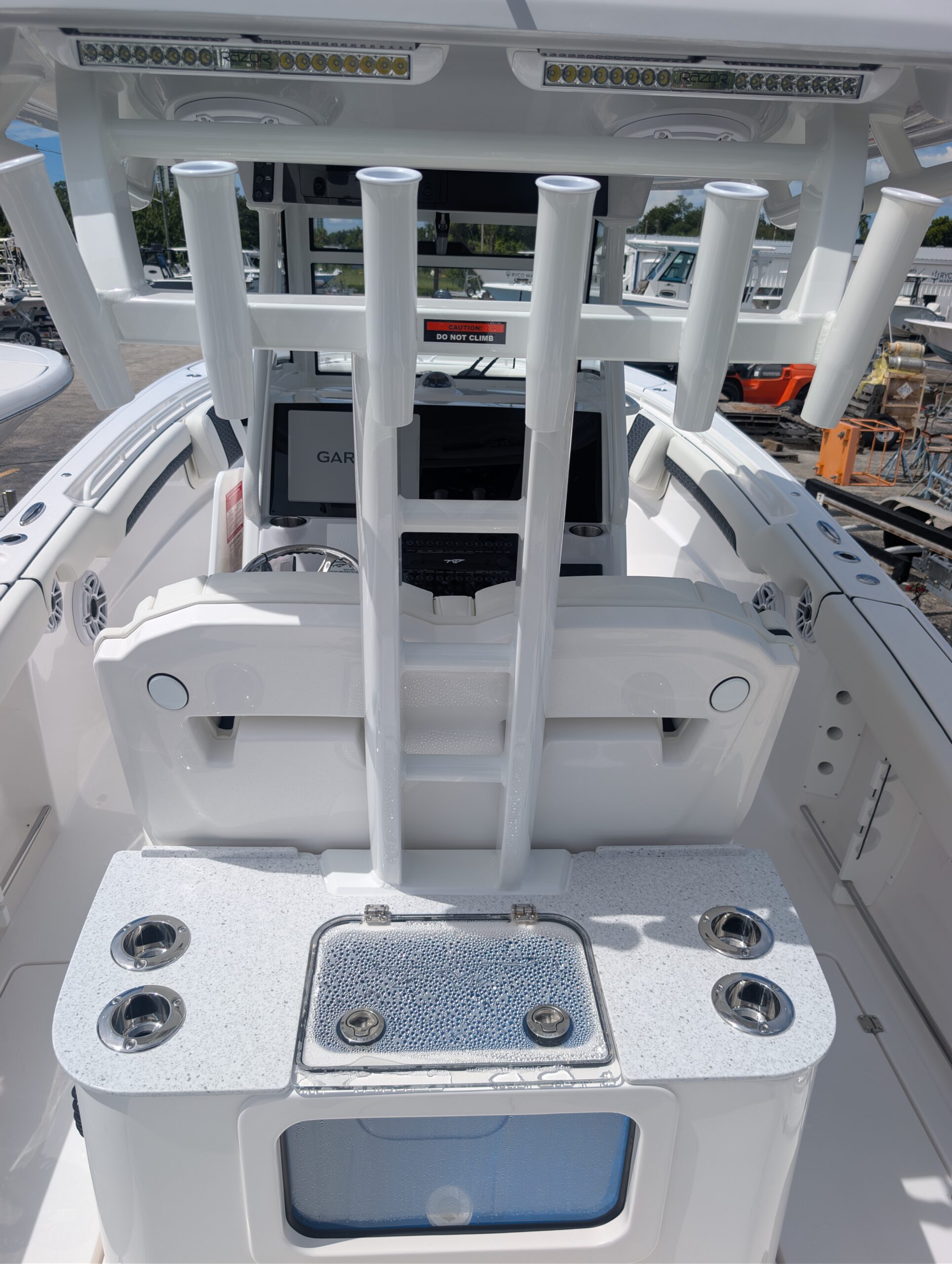 2027-Tidewater-320CC__N-TWYC102_14.jpg