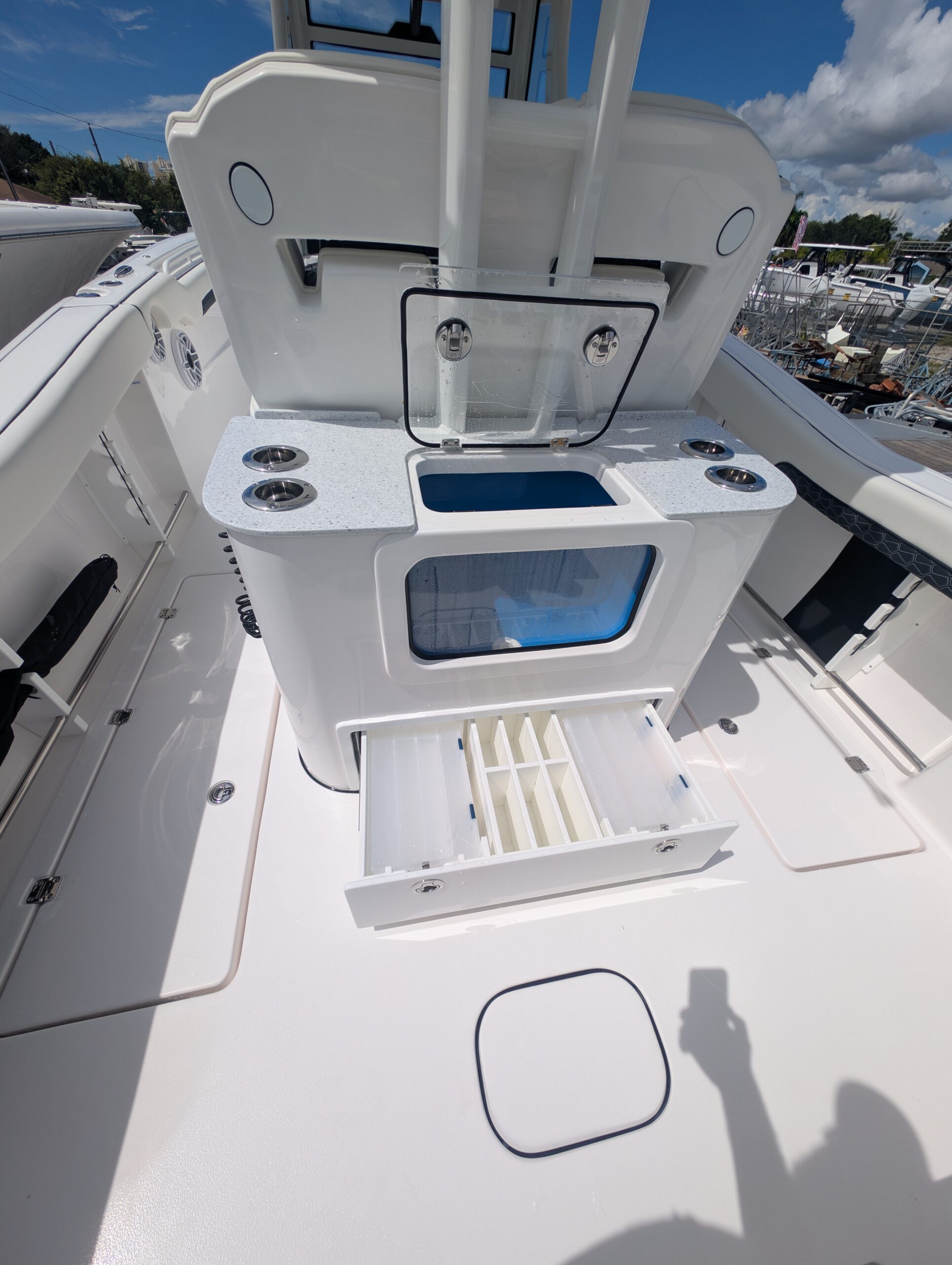 2027-Tidewater-320CC__N-TWYC102_16.jpg