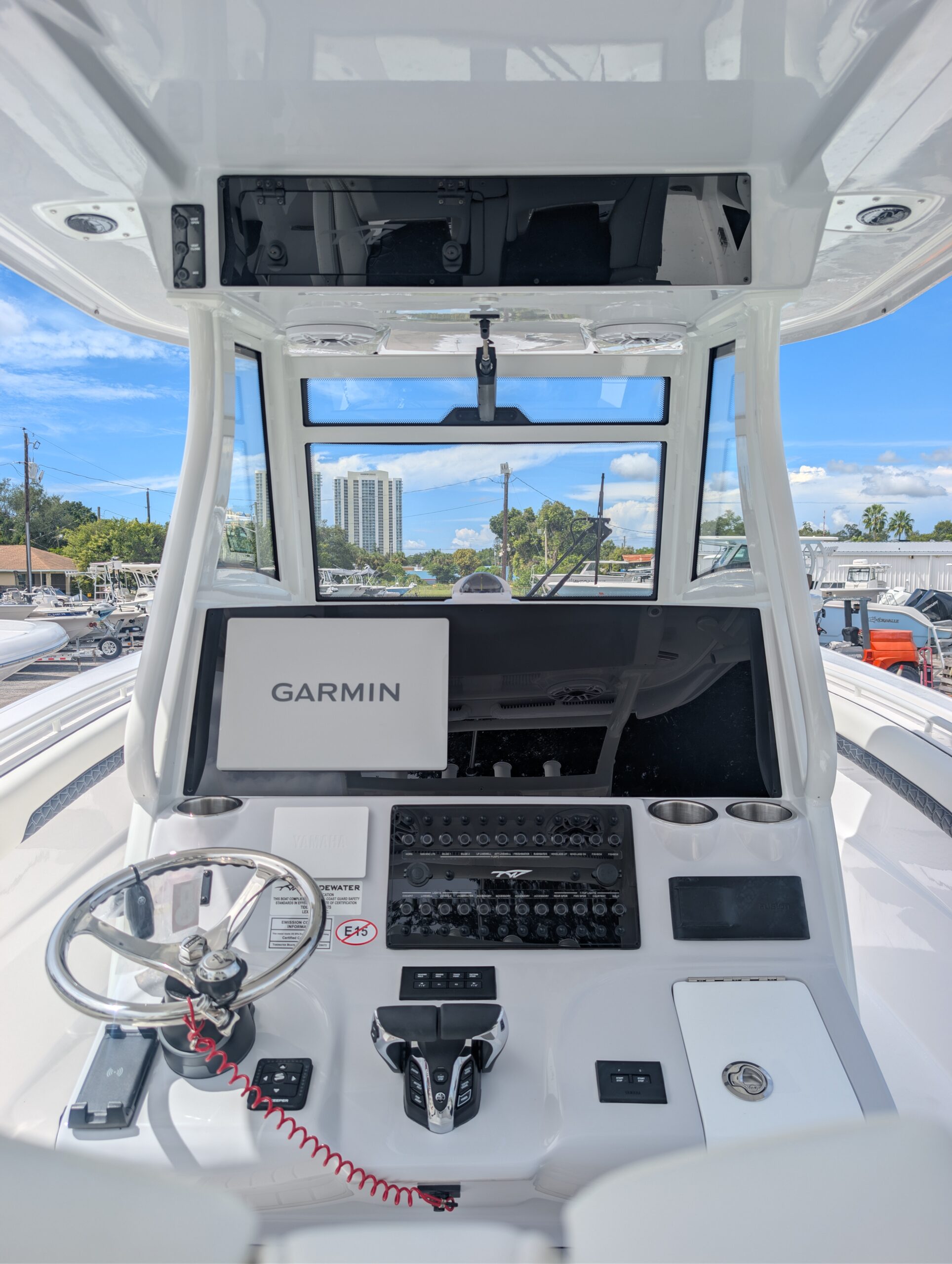2027-Tidewater-320CC__N-TWYC102_4.jpg