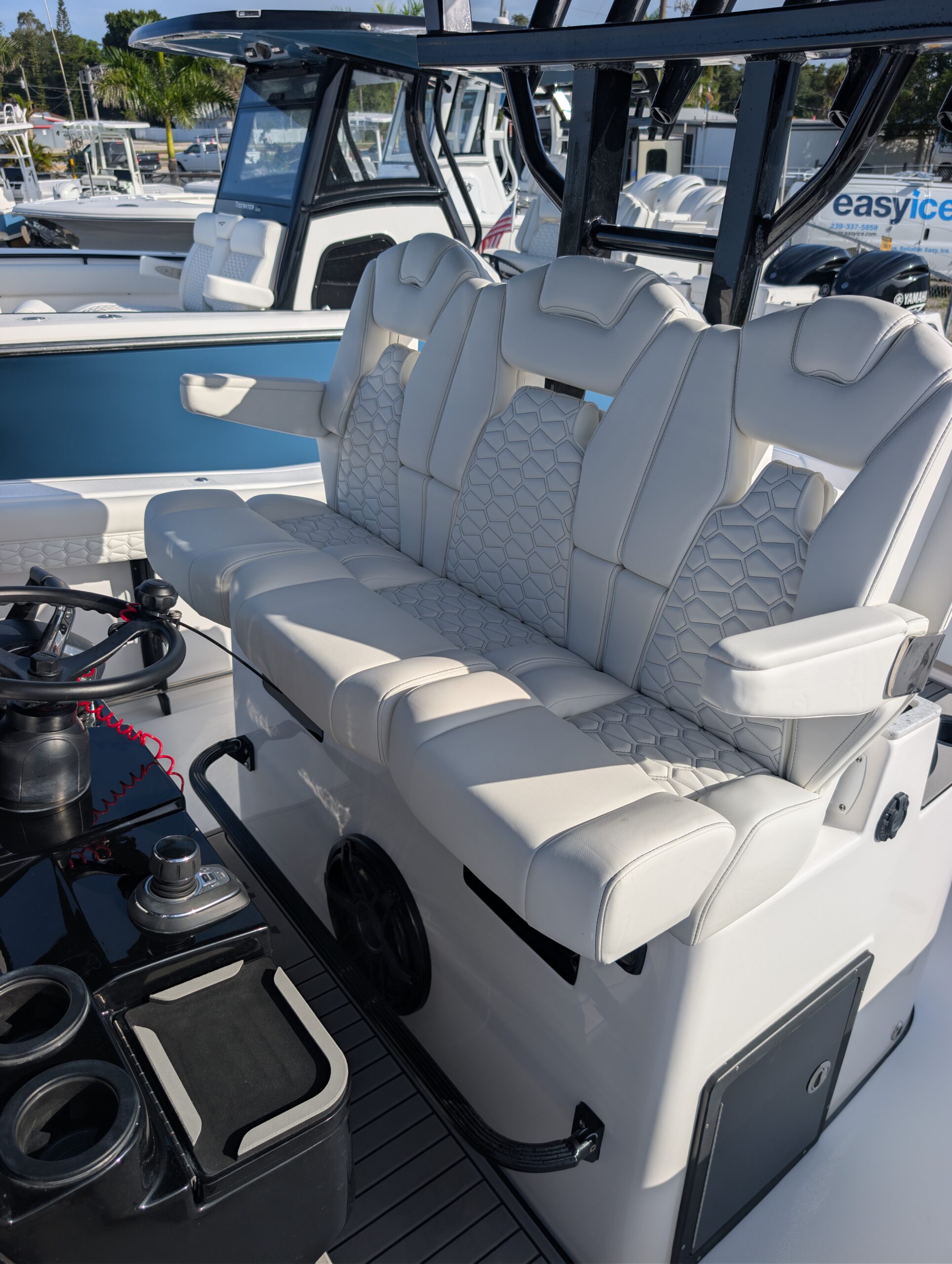2027-Tidewater-330CC__N-TWAC112_16.jpg