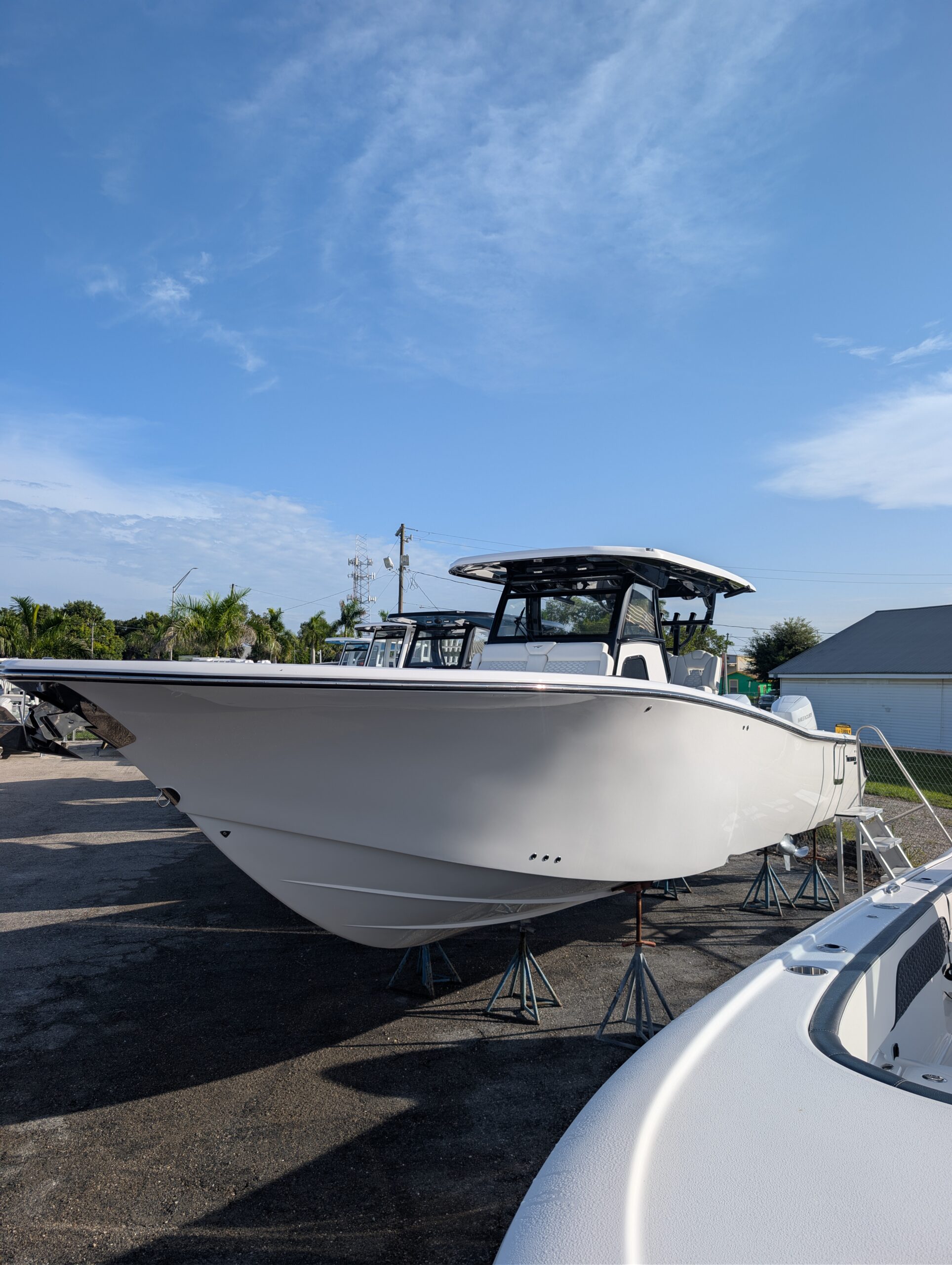 2027-Tidewater-330CC__N-TWAC112_2.jpg