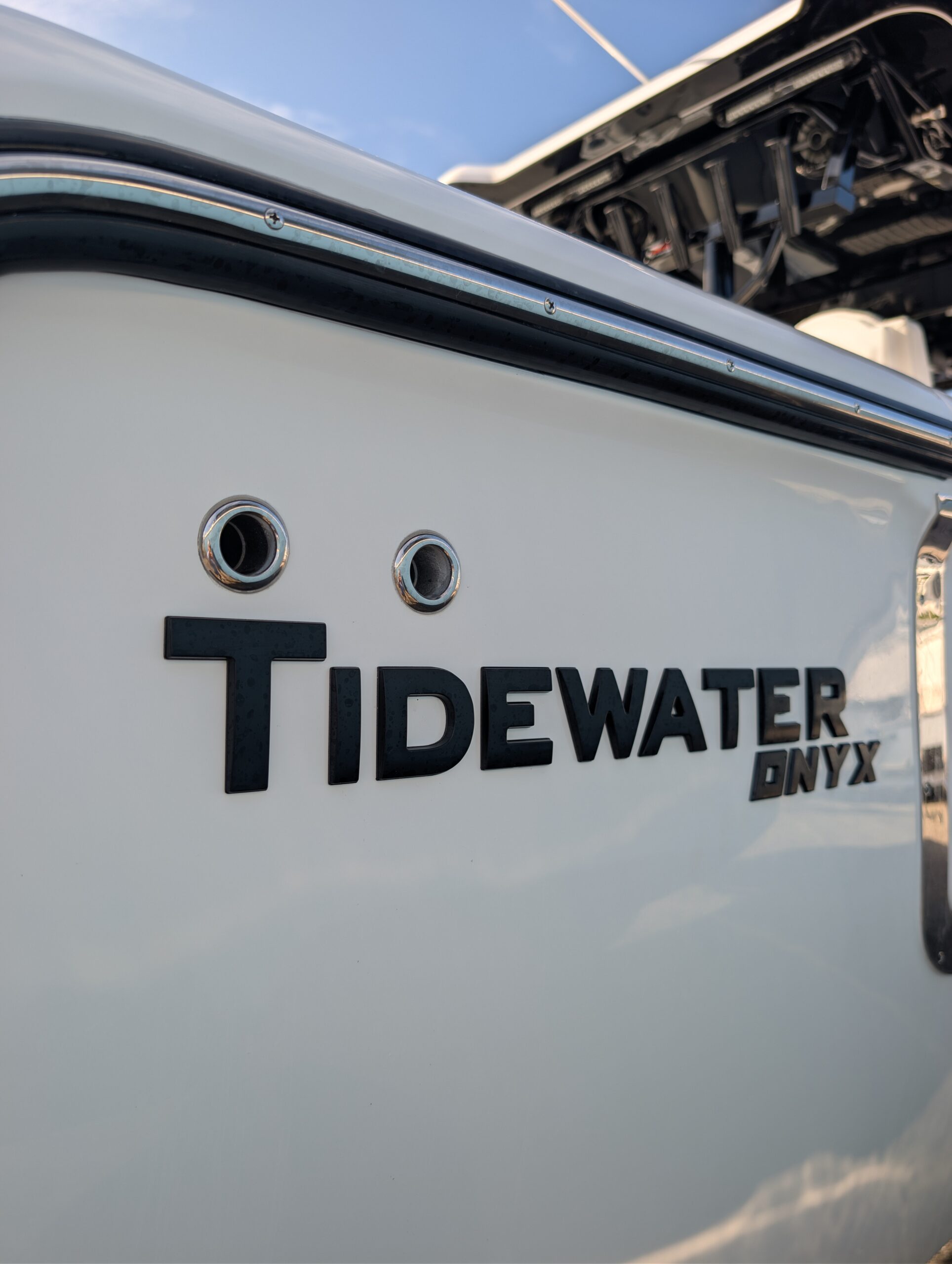 2027-Tidewater-330CC__N-TWAC112_4.jpg